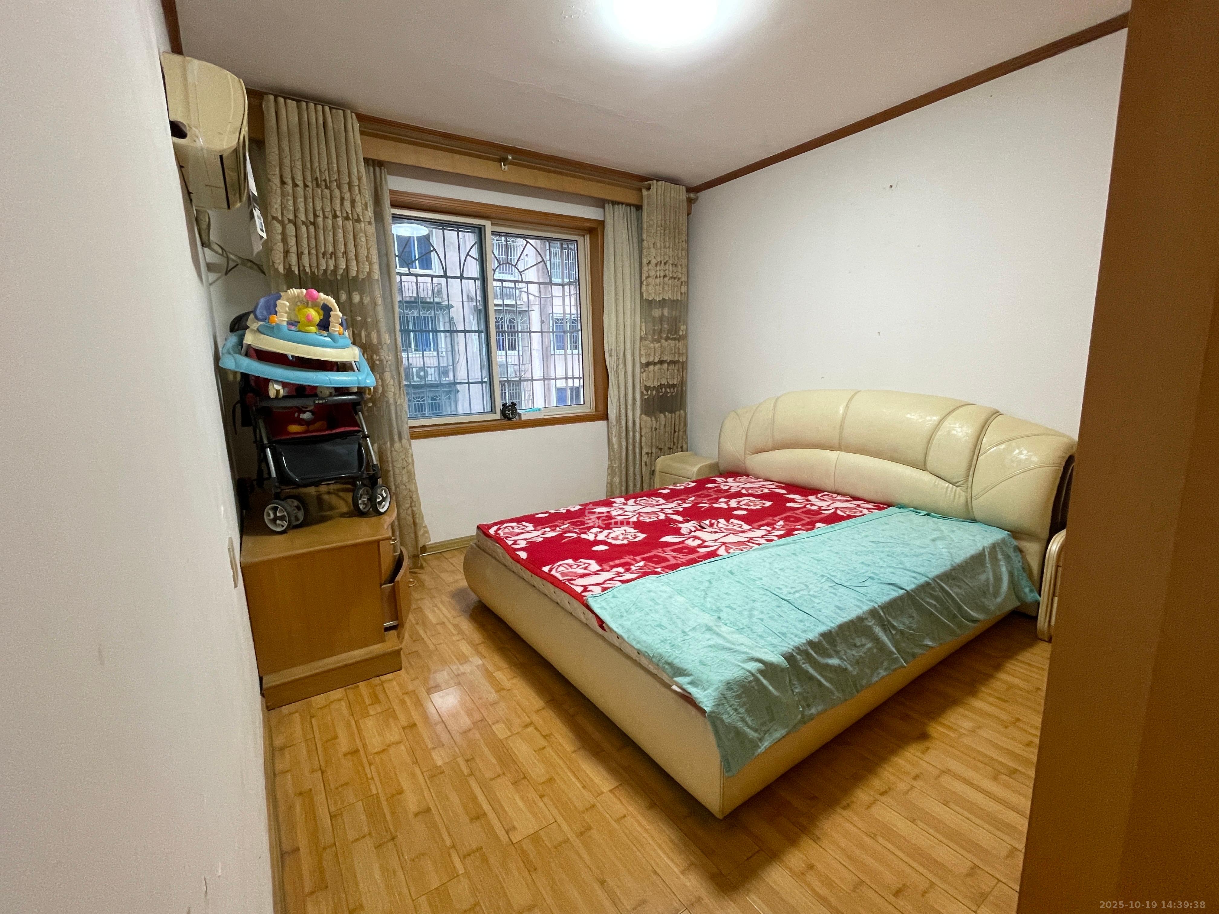 华盛花园  3室2厅2卫    2600.0元/月 华盛花园  3室2厅2卫    2600.0元/月室内图