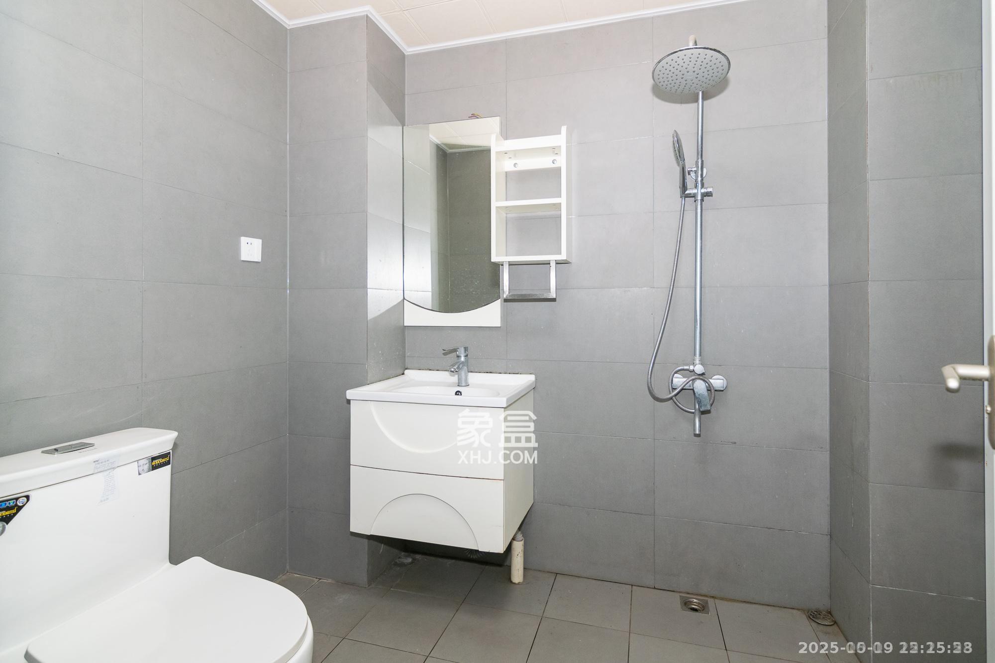 金地三千府（金地湖山樾、金地自在城）  5室2厅3卫    6500.0元/月室内图