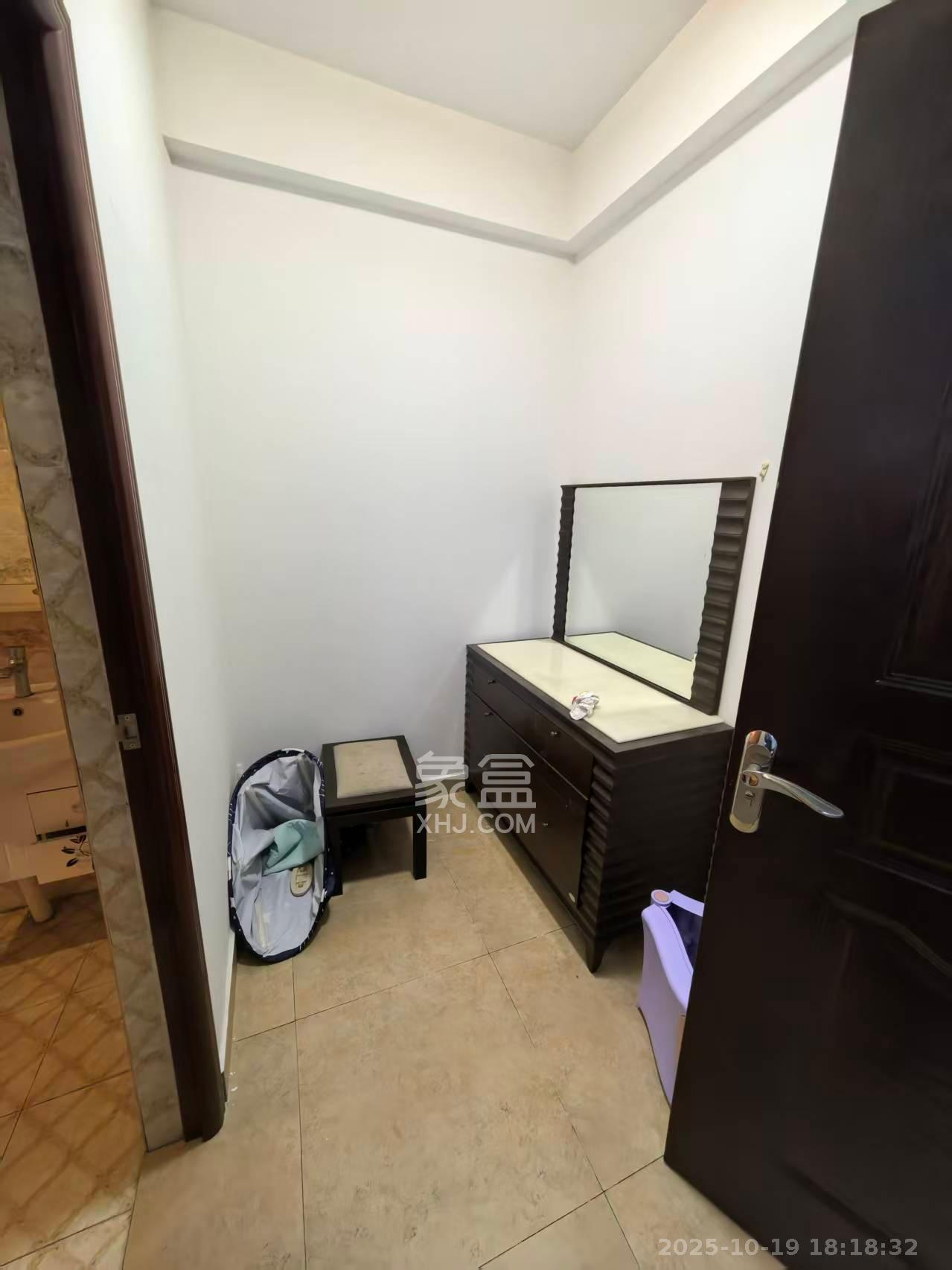 金色溪泉湾  4室2厅2卫    4200.0元/月室内图