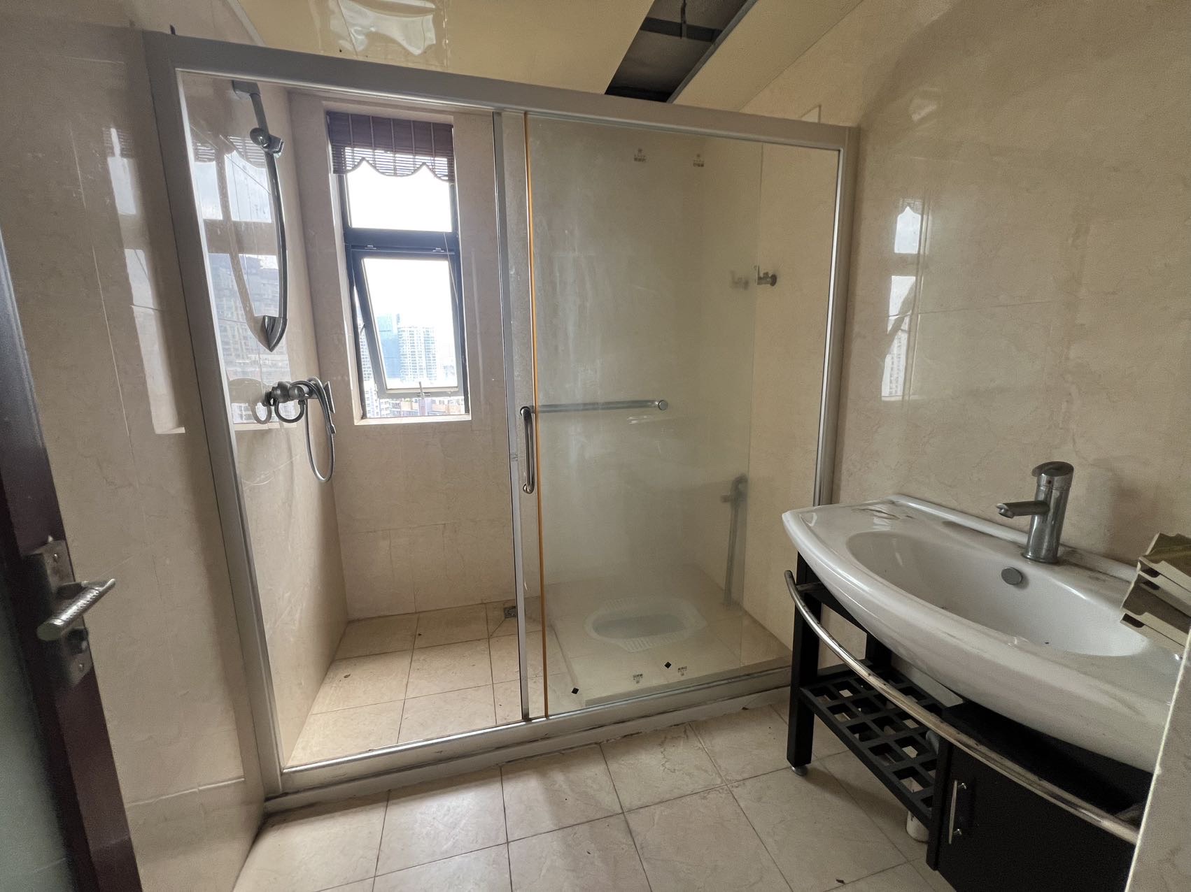 丽晶温泉海景花园一期(别名:丽晶维港、丽晶海景花园)  2室2厅2卫    150.0万 丽晶温泉海景花园一期(别名:丽晶维港、丽晶海景花园)  2室2厅2卫    150.0万客厅