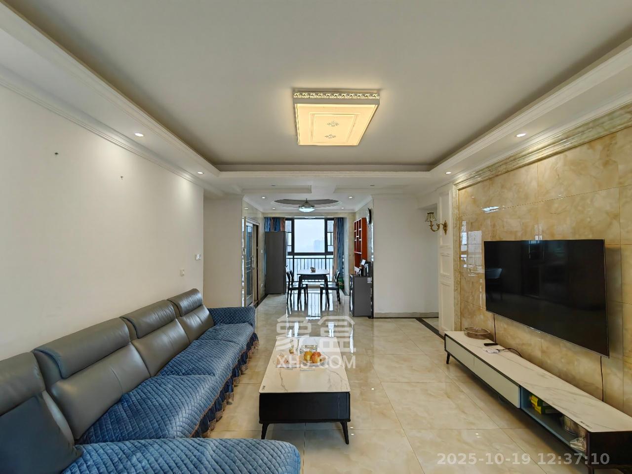 紫鑫御湖湾  4室2厅2卫    2300.0元/月 紫鑫御湖湾  4室2厅2卫    2300.0元/月