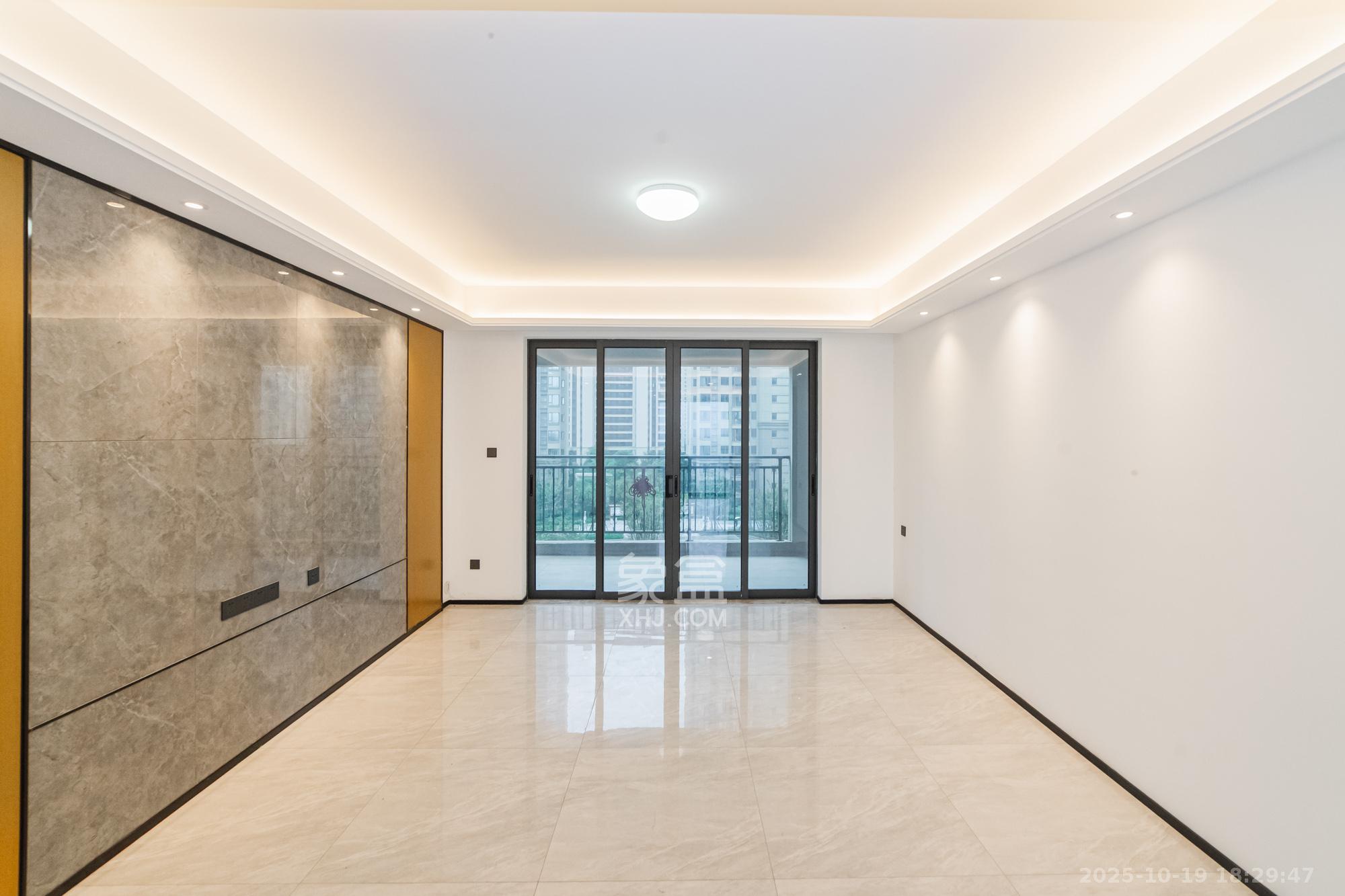 长房雍景湾  4室2厅2卫    173.0万 长房雍景湾  4室2厅2卫    173.0万