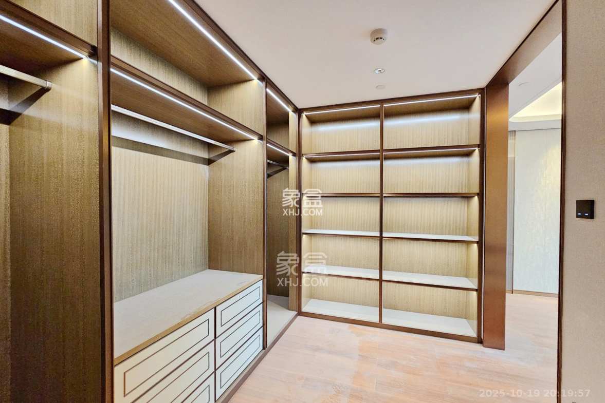 运达中央广场三期  4室2厅3卫    517.0万 运达中央广场三期  4室2厅3卫    517.0万其他