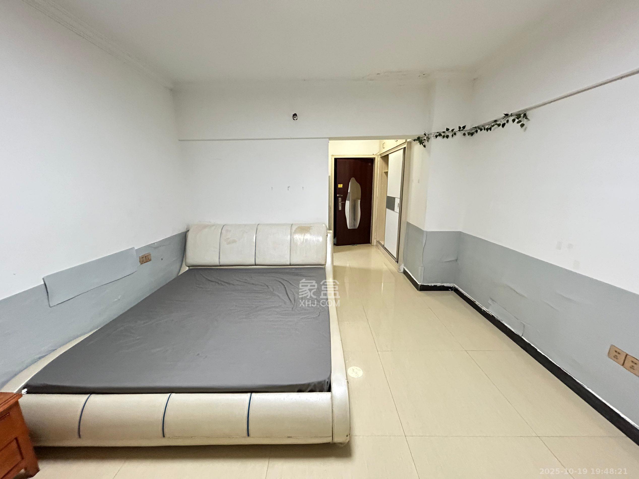 望兴景园二期（望兴西西里）  1室1厅1卫    1650.0元/月室内图