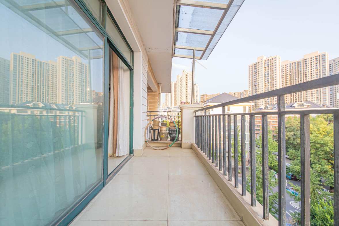 盛世康城 4室3厅3卫 1700.0元/月 盛世康城 4室3厅3卫 1700.0元/月室内图