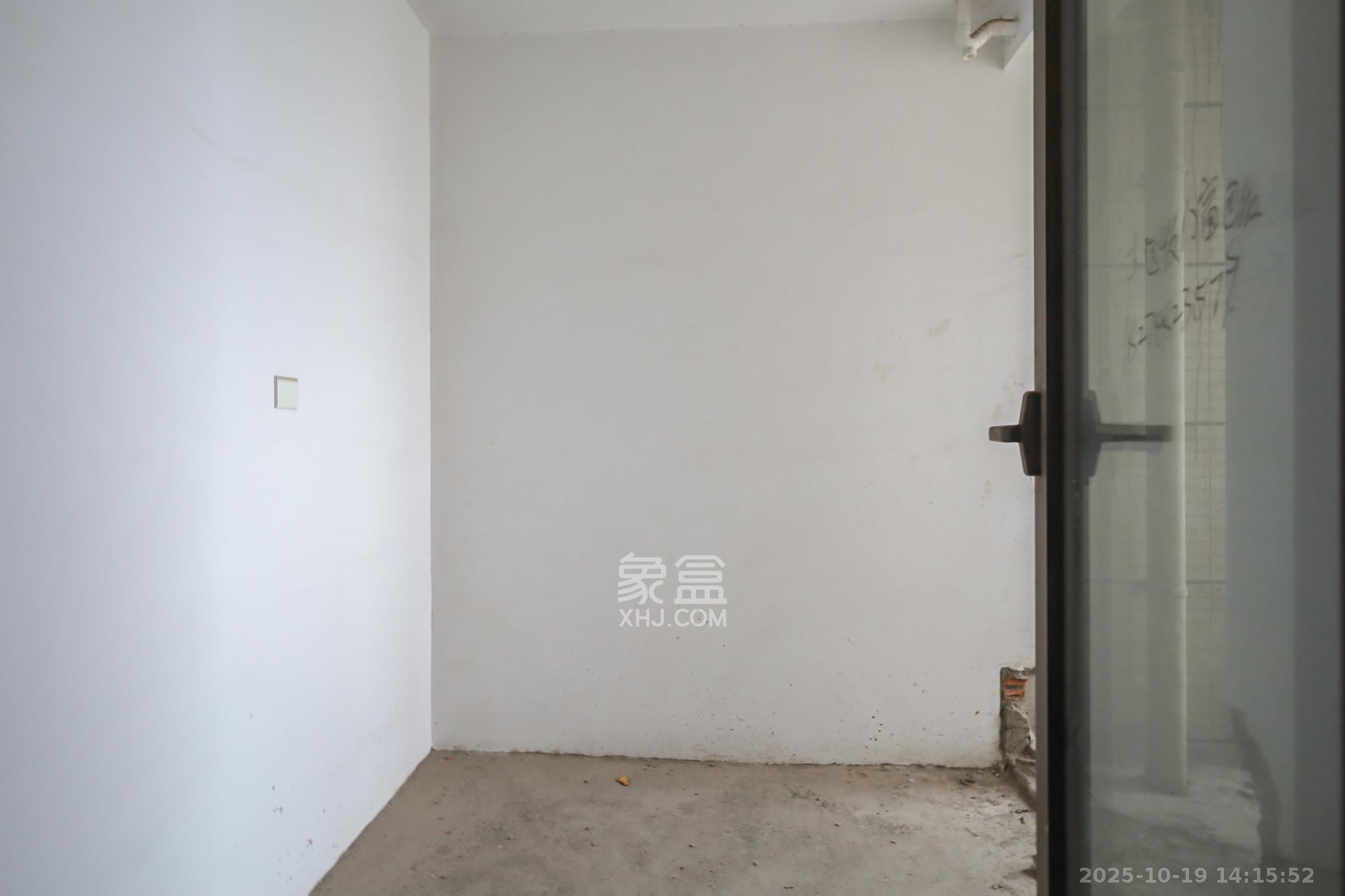 保利西海岸A区  4室2厅2卫    320.0万其他