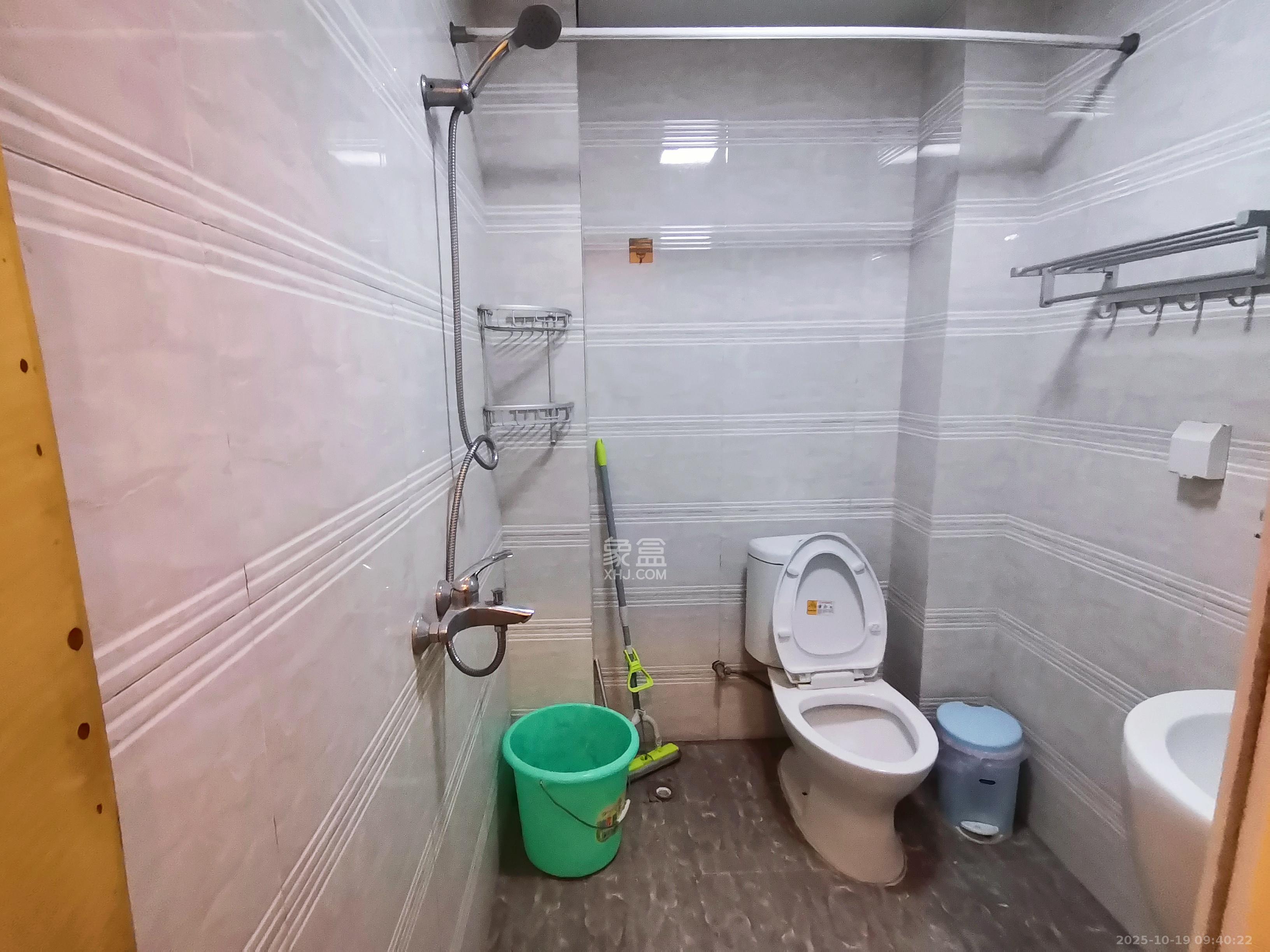 阳光100三期  2室2厅1卫    2200.0元/月室内图