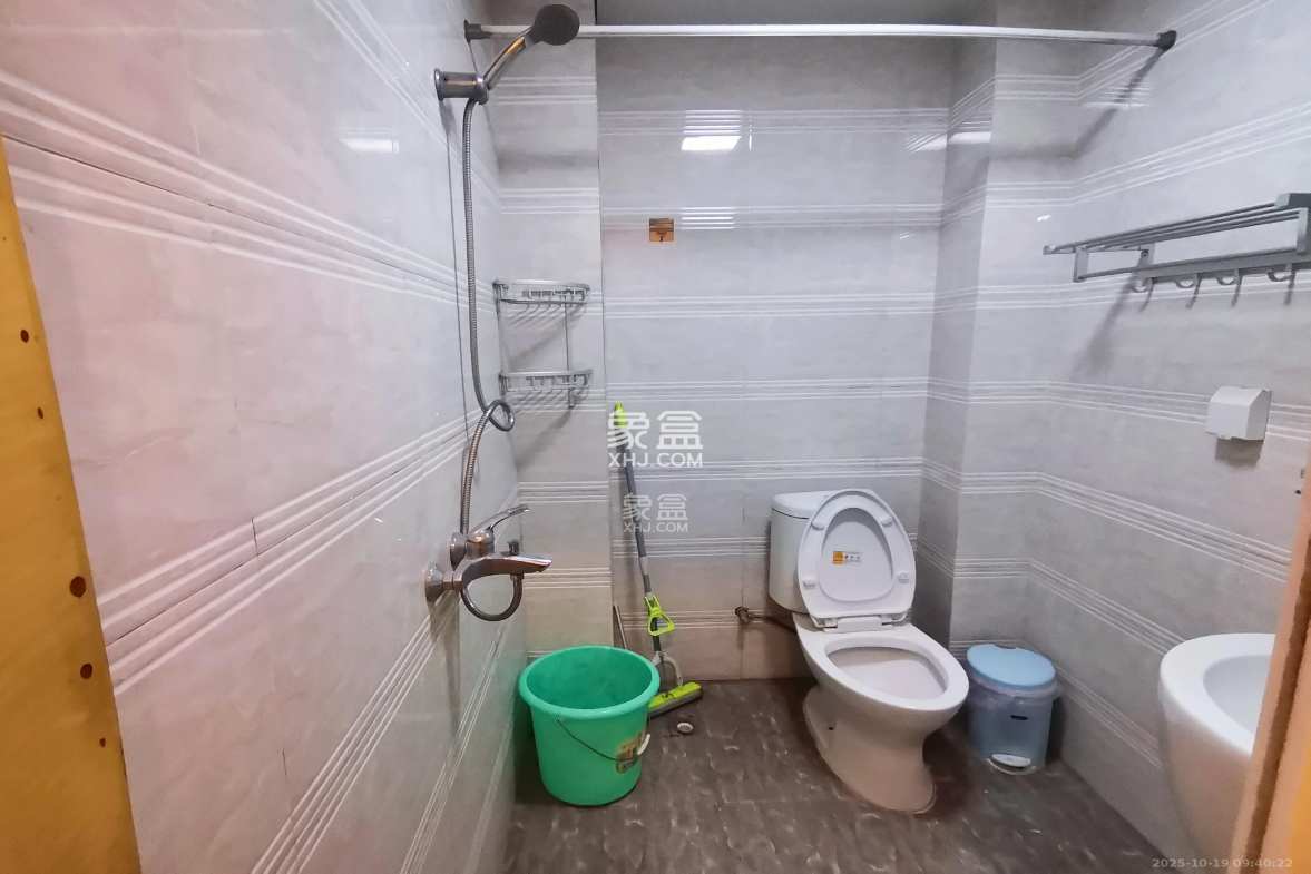 阳光100三期 2室2厅1卫 2200.0元/月 阳光100三期 2室2厅1卫 2200.0元/月室内图