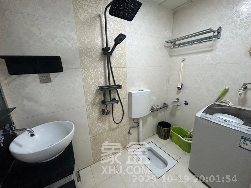 摩天一号  1室1厅1卫    2000.0元/月 摩天一号  1室1厅1卫    2000.0元/月室内图