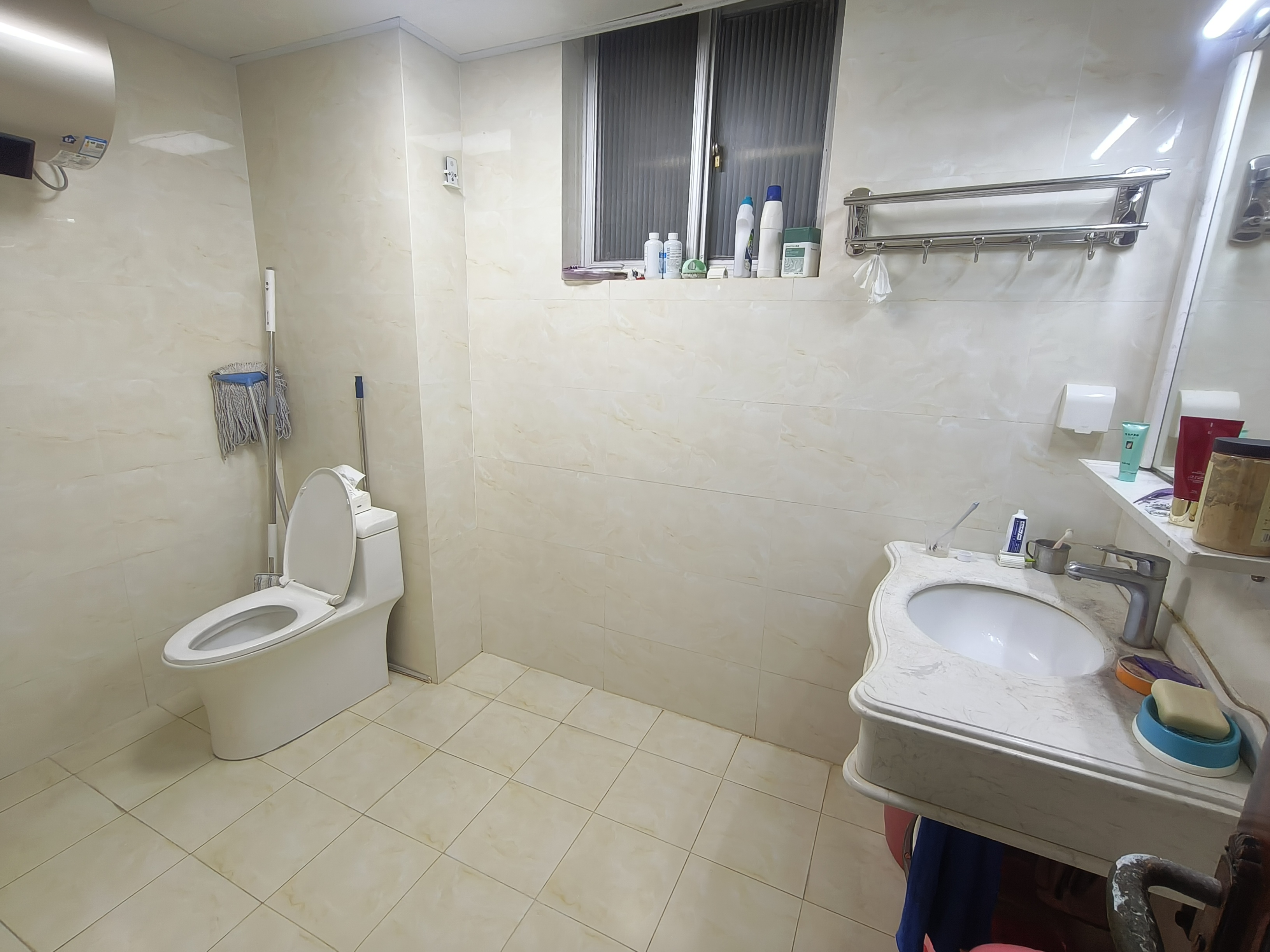 工商学院教工宿舍 3室2厅1卫 2600.0元/月 工商学院教工宿舍 3室2厅1卫 2600.0元/月室内图