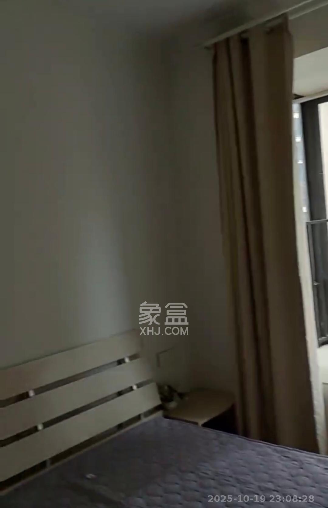 华润凤凰城一期  3室2厅1卫    1850.0元/月 华润凤凰城一期  3室2厅1卫    1850.0元/月室内图