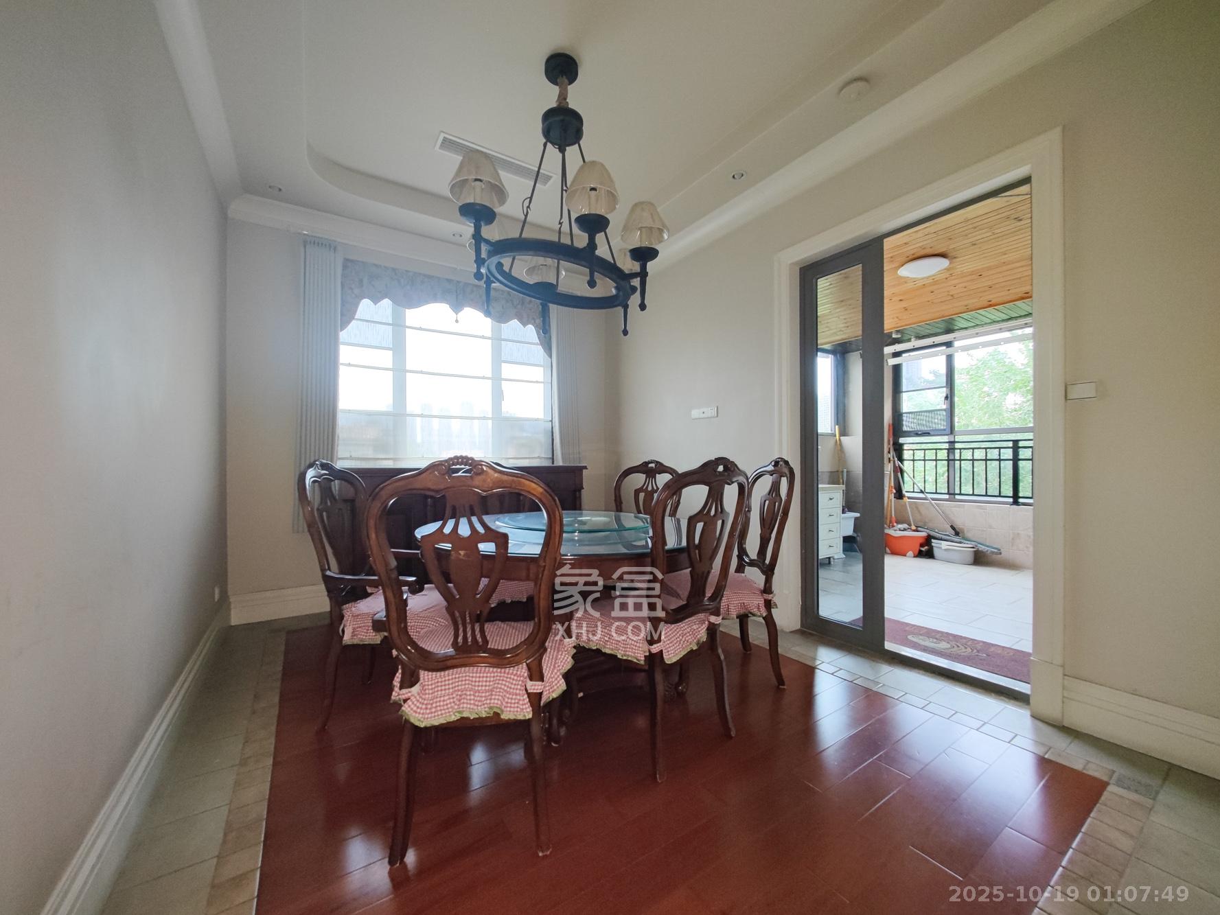 托斯卡纳洋房高层  5室2厅3卫    420.0万 托斯卡纳洋房高层  5室2厅3卫    420.0万其他