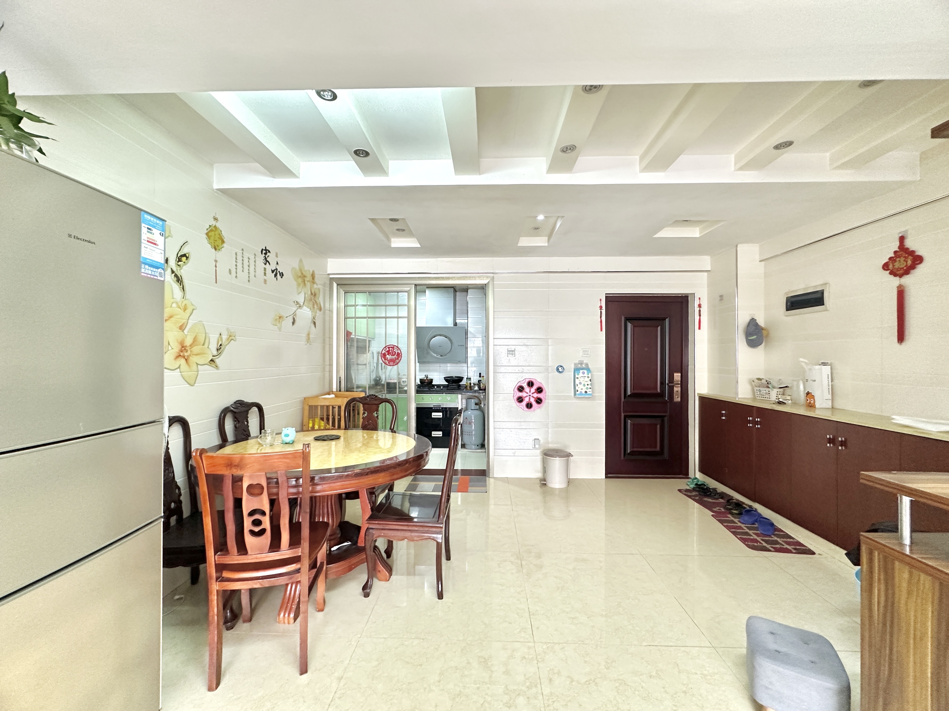 山高经典(山高村) 3室1厅2卫 70.0万 山高经典(山高村) 3室1厅2卫 70.0万客厅