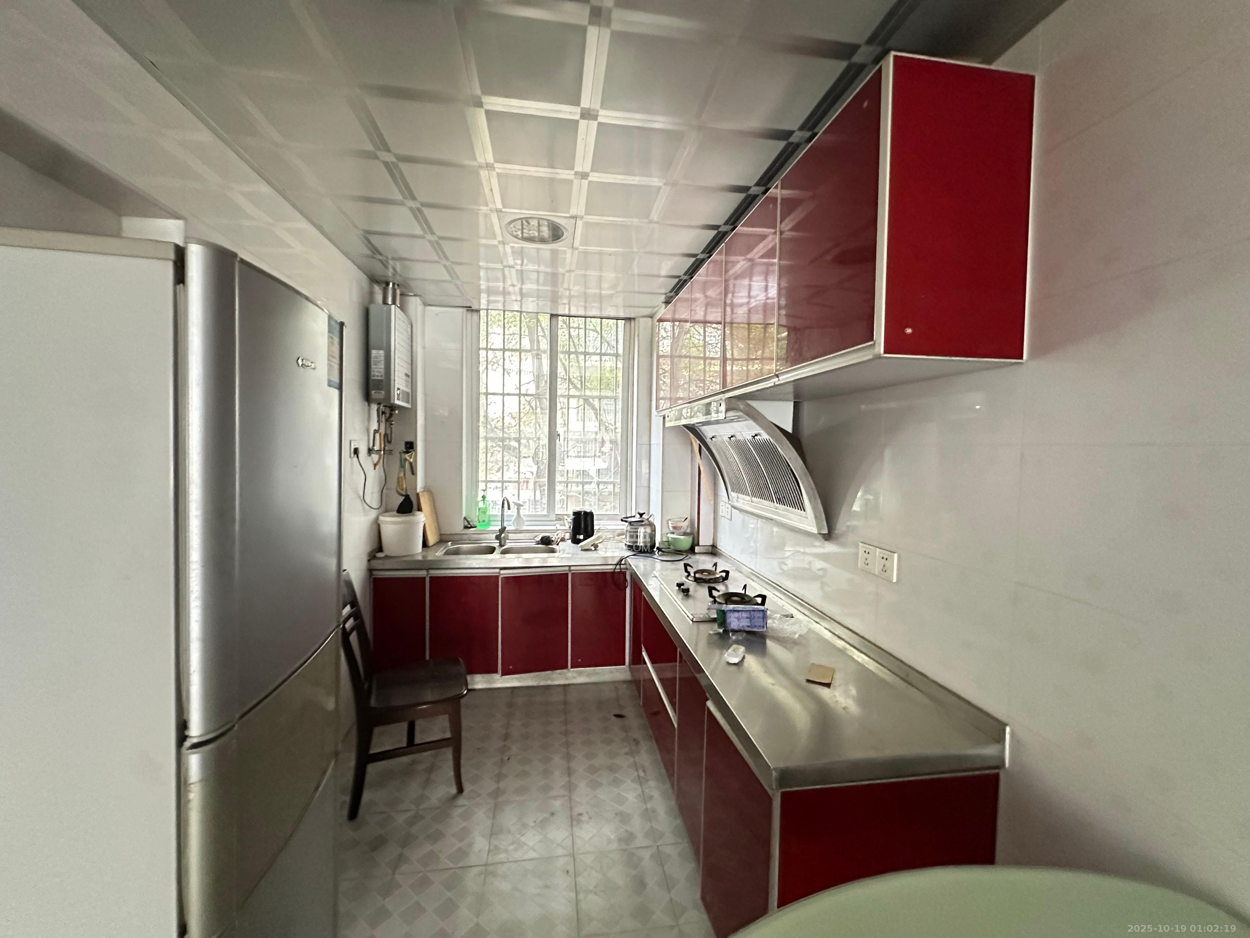 鄱阳小区  3室2厅1卫    1300.0元/月 鄱阳小区  3室2厅1卫    1300.0元/月室内图