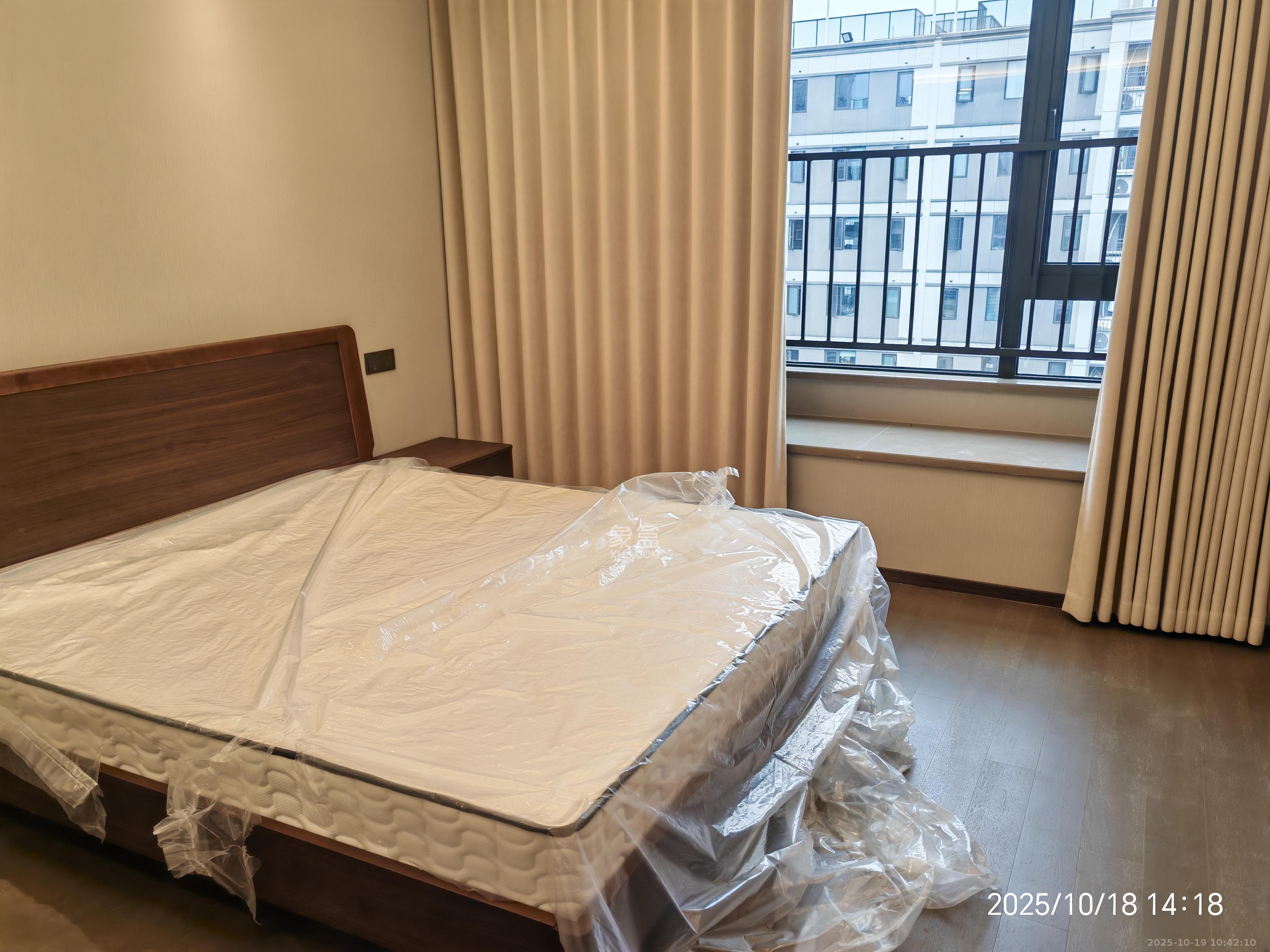 龙湖舜山府  4室2厅2卫    5300.0元/月室内图