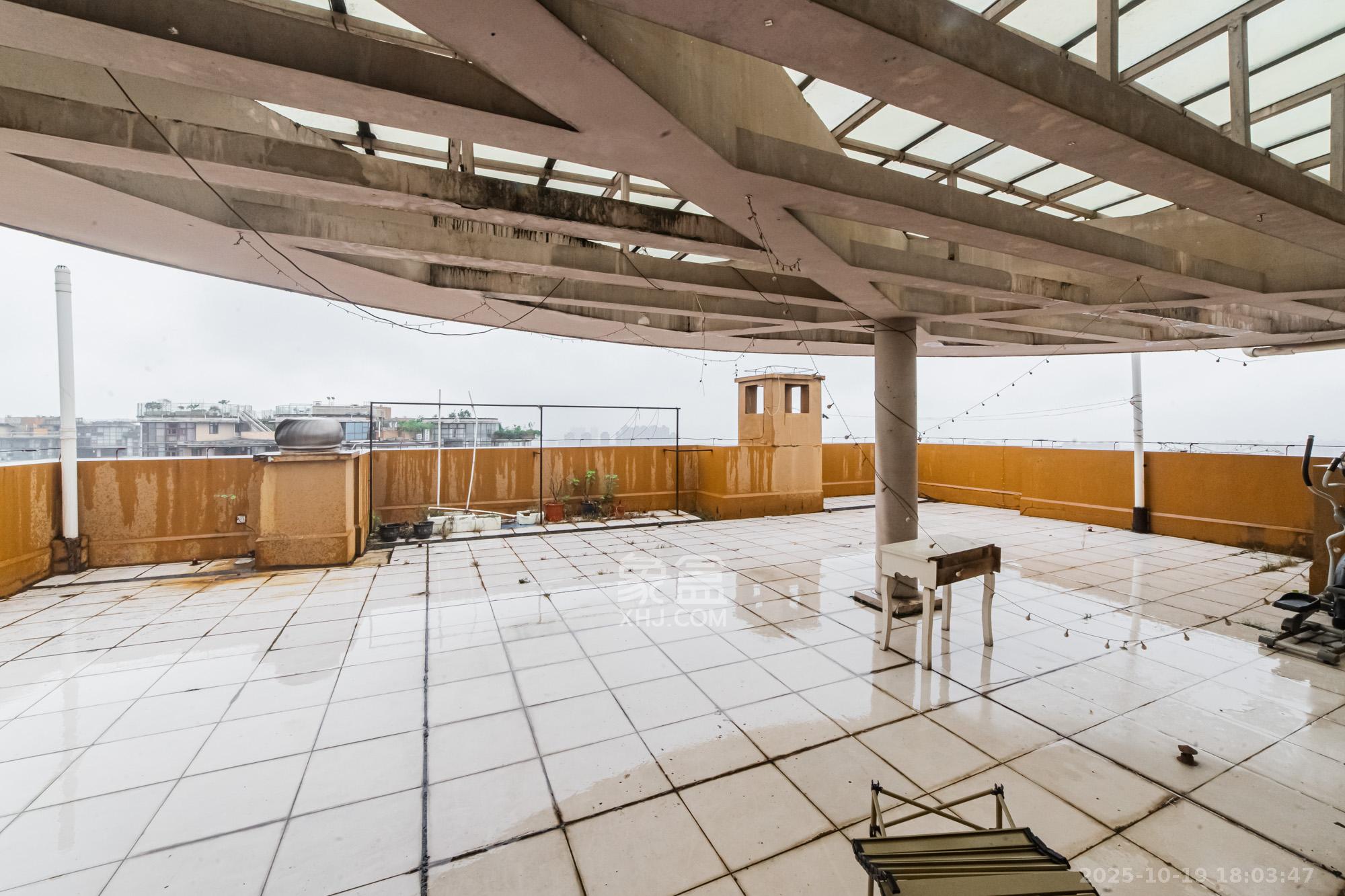 湘江世纪城湘江豪庭  4室2厅1卫    328.0万阳台