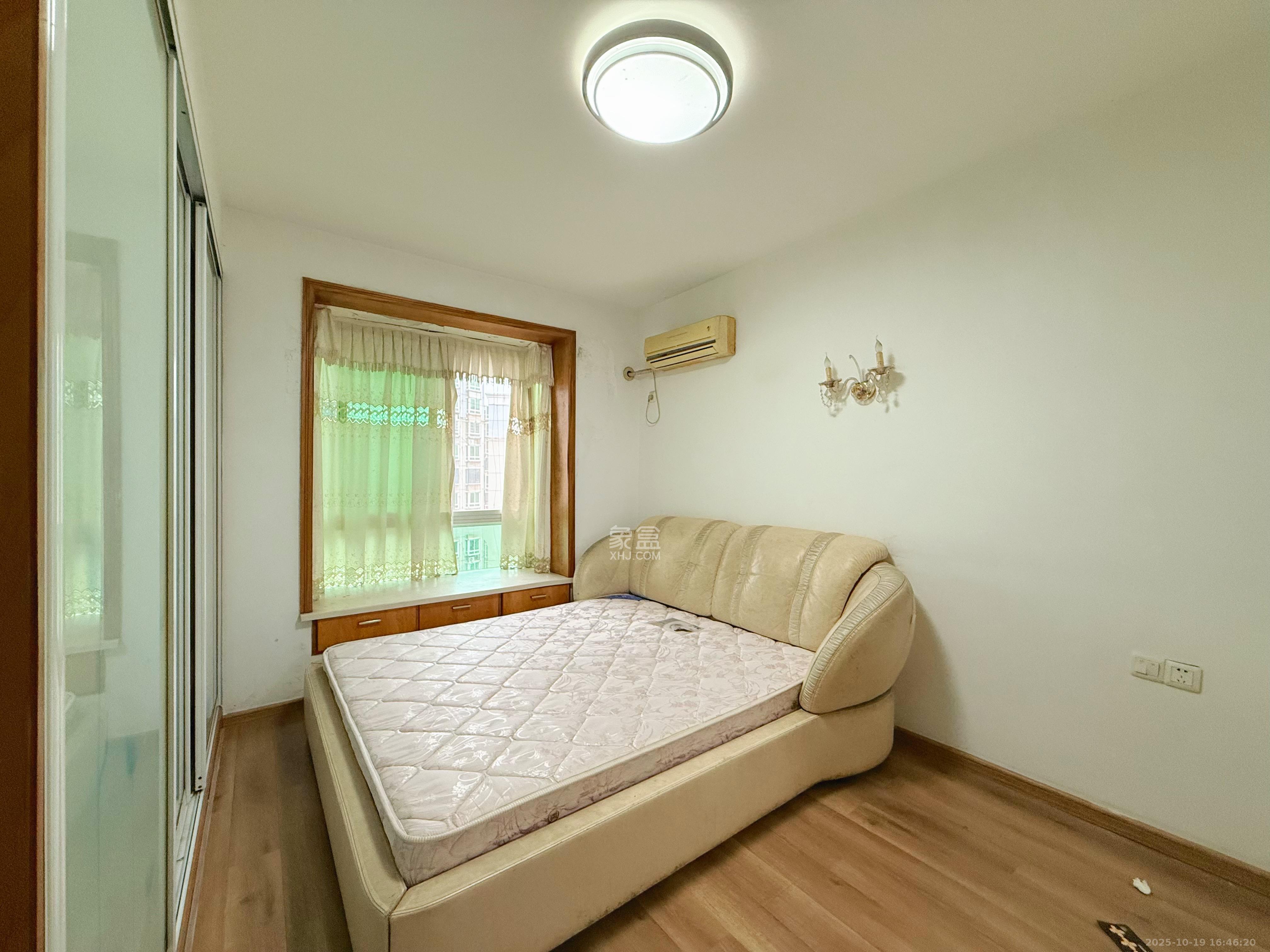 格林星城  3室2厅2卫    2400.0元/月 格林星城  3室2厅2卫    2400.0元/月室内图