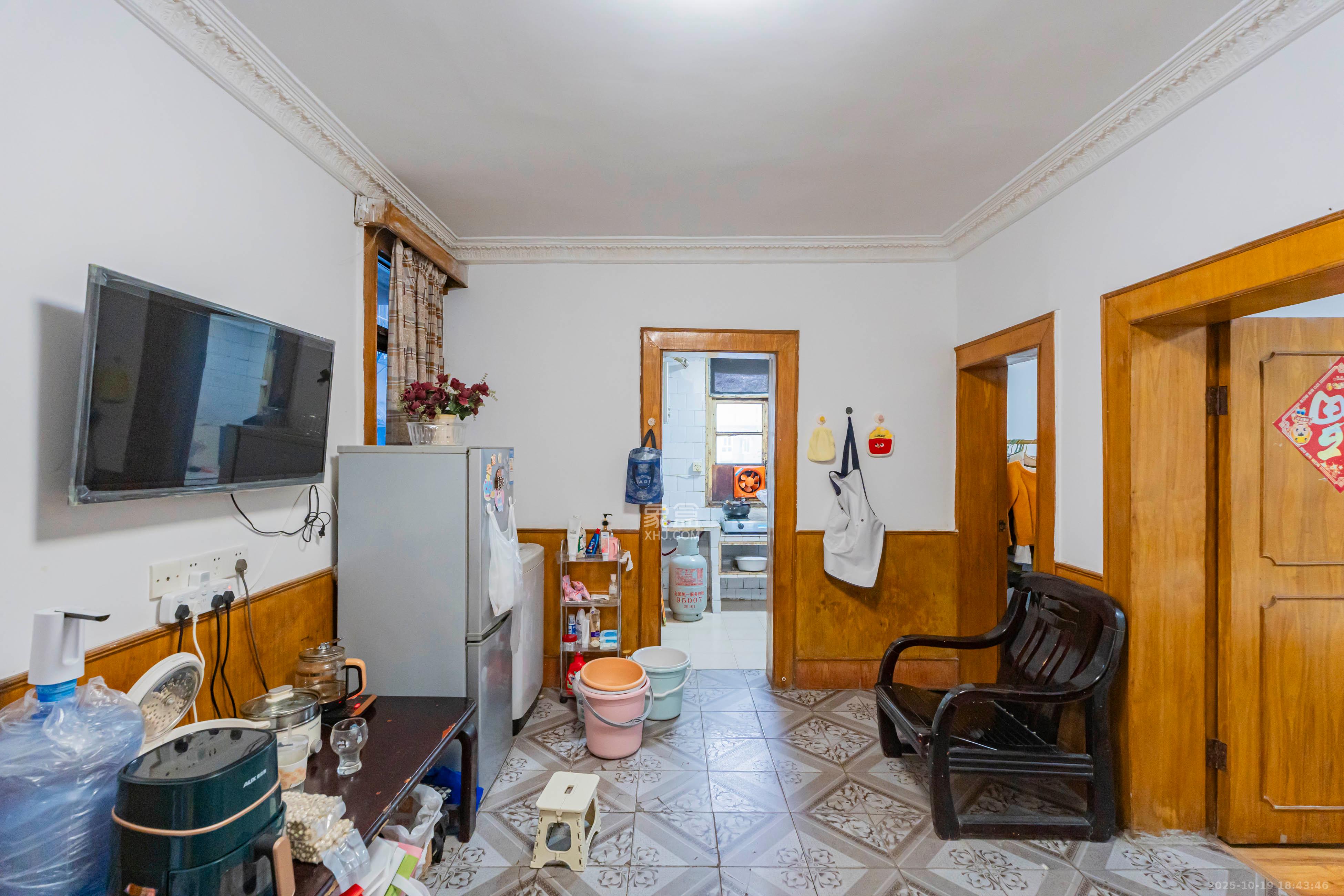 下麻园岭散盘  2室1厅1卫    45.0万客厅