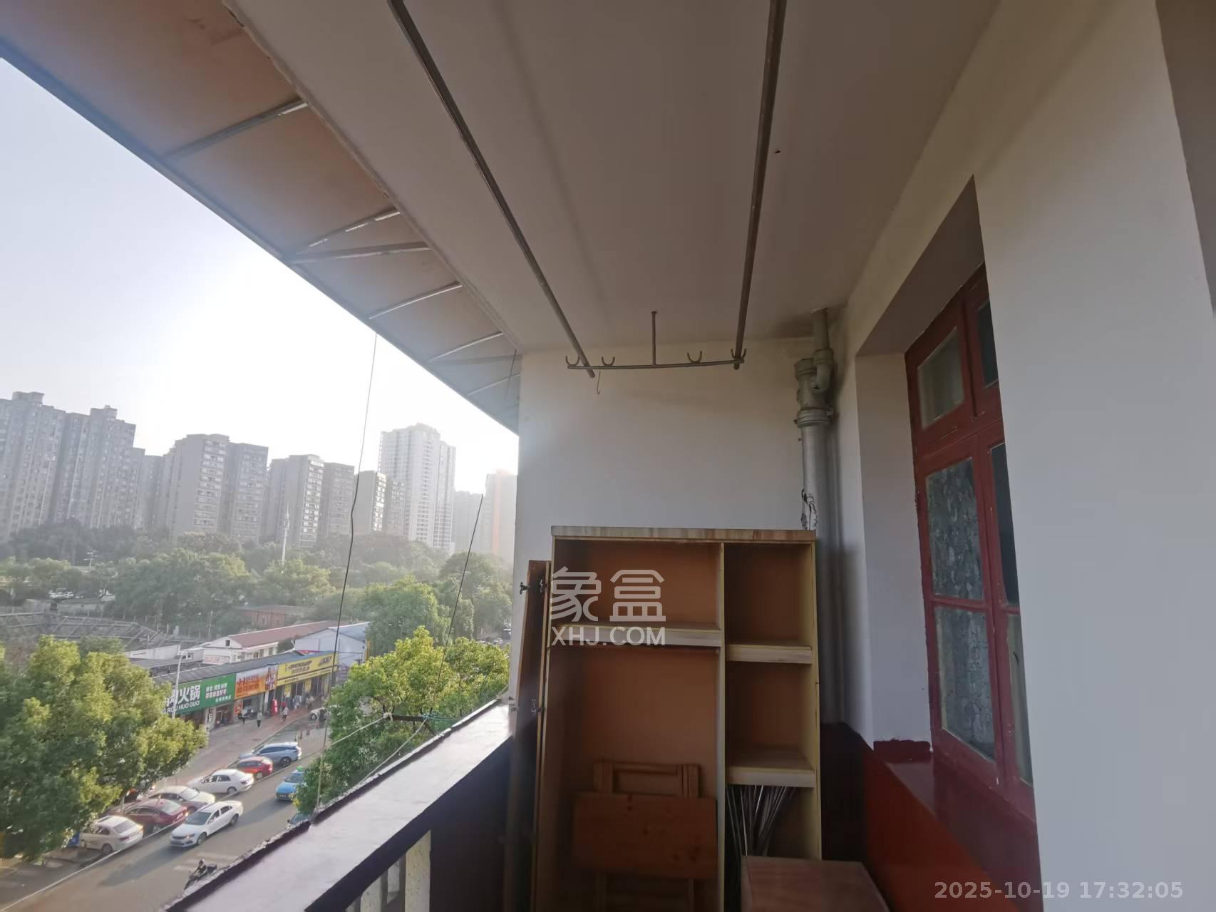 桔园小区1-8片 1室1厅1卫 1000.0元/月 桔园小区1-8片 1室1厅1卫 1000.0元/月室内图