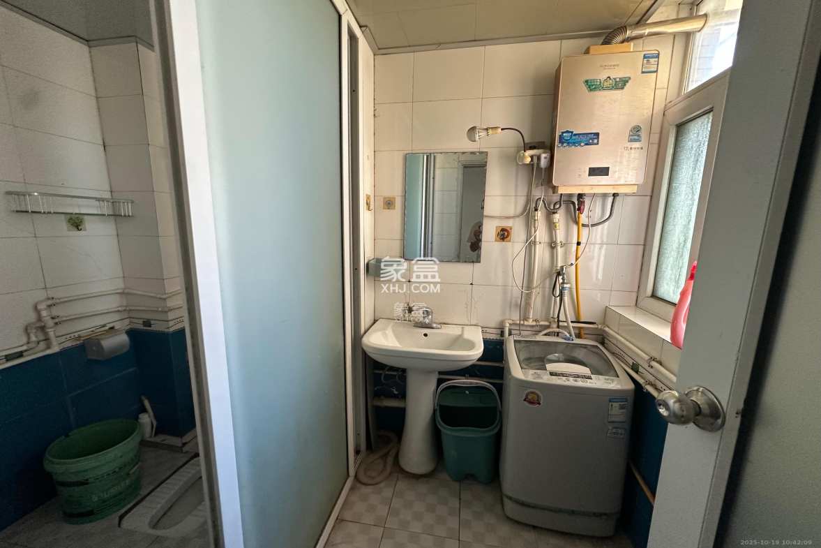 鄱阳小区 2室2厅1卫 1000.0元/月 鄱阳小区 2室2厅1卫 1000.0元/月室内图