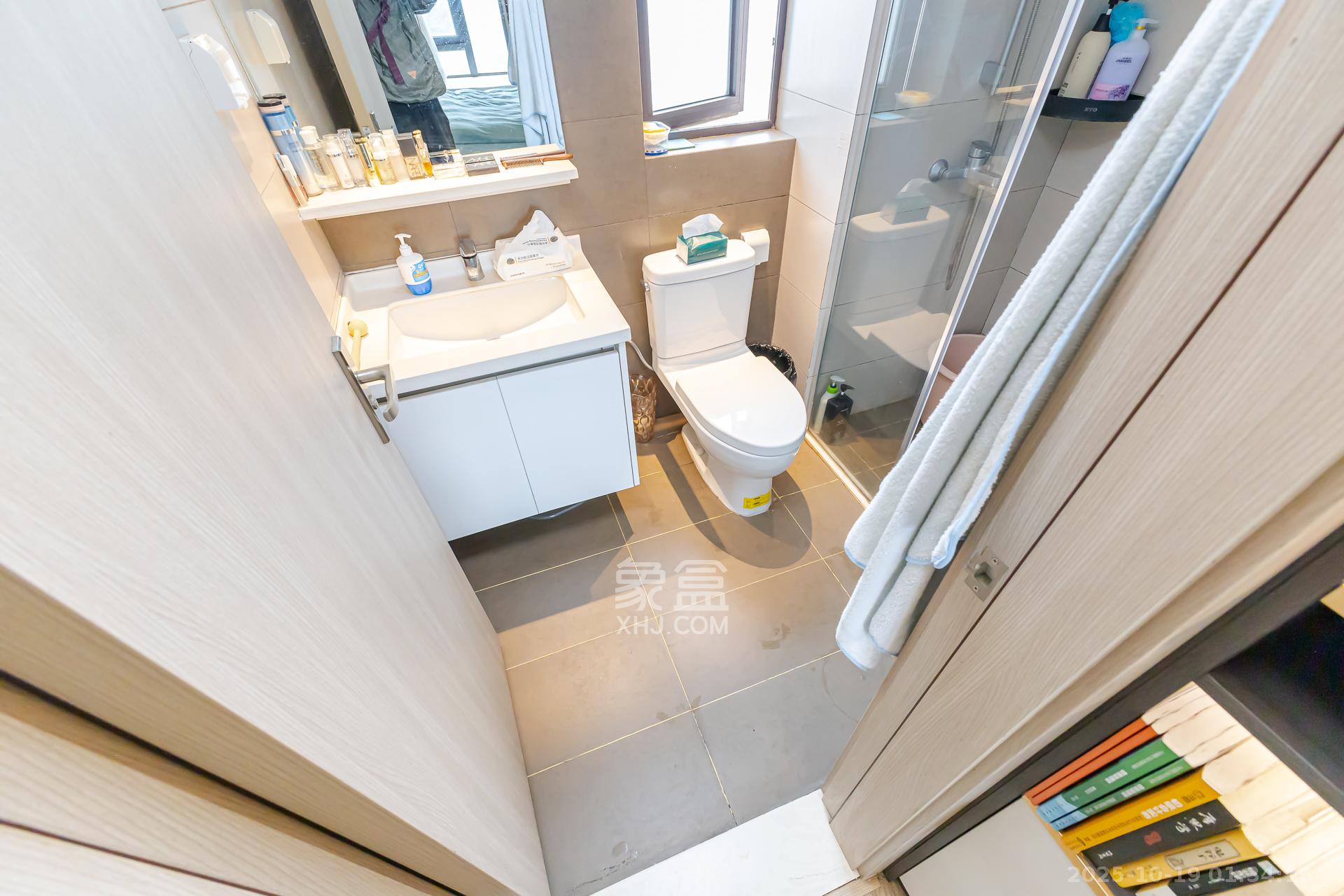 时代倾城五期  4室2厅2卫    110.0万 时代倾城五期  4室2厅2卫    110.0万卫生间