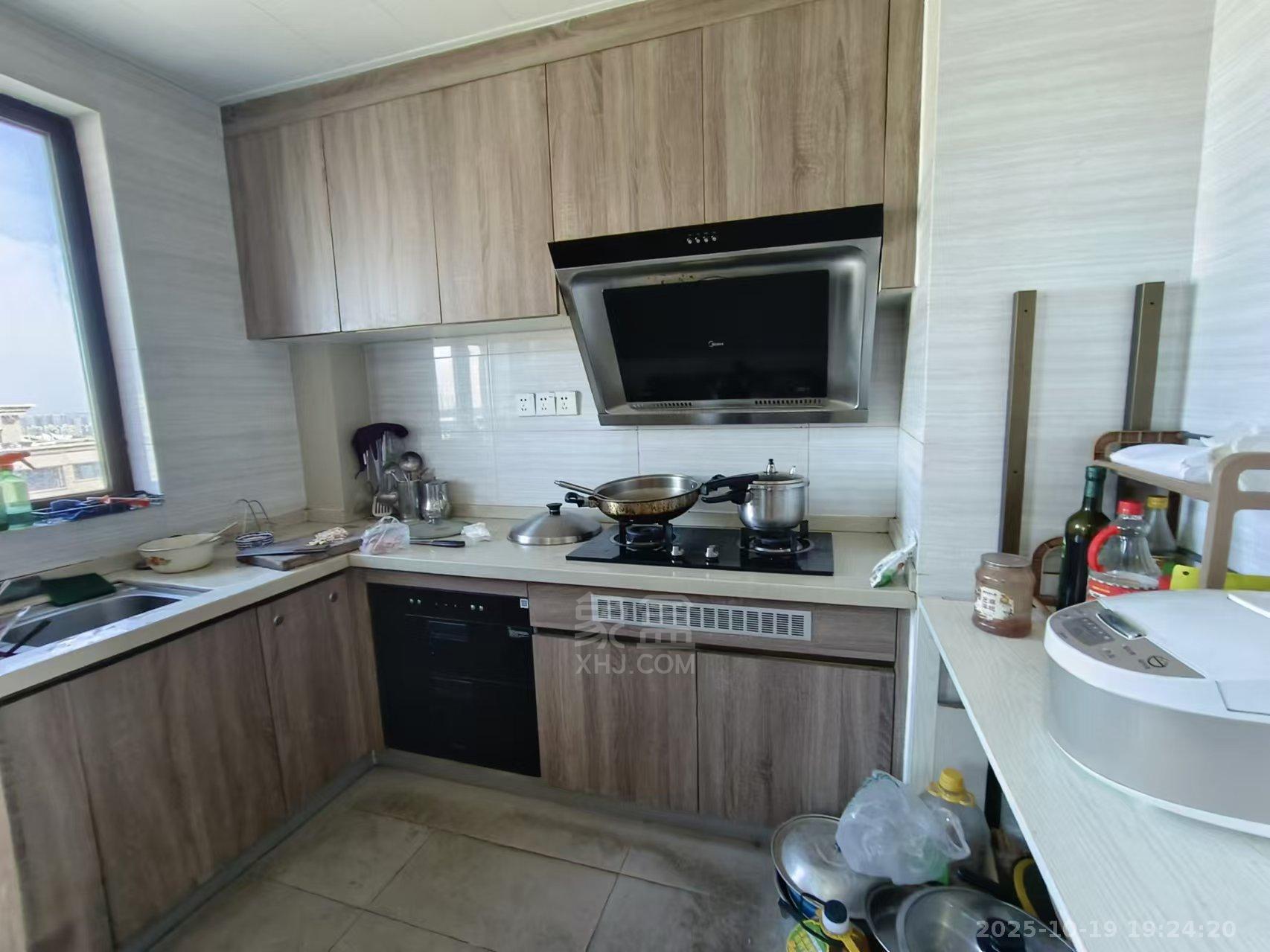 美的翰城 4室2厅2卫 1800.0元/月 美的翰城 4室2厅2卫 1800.0元/月室内图