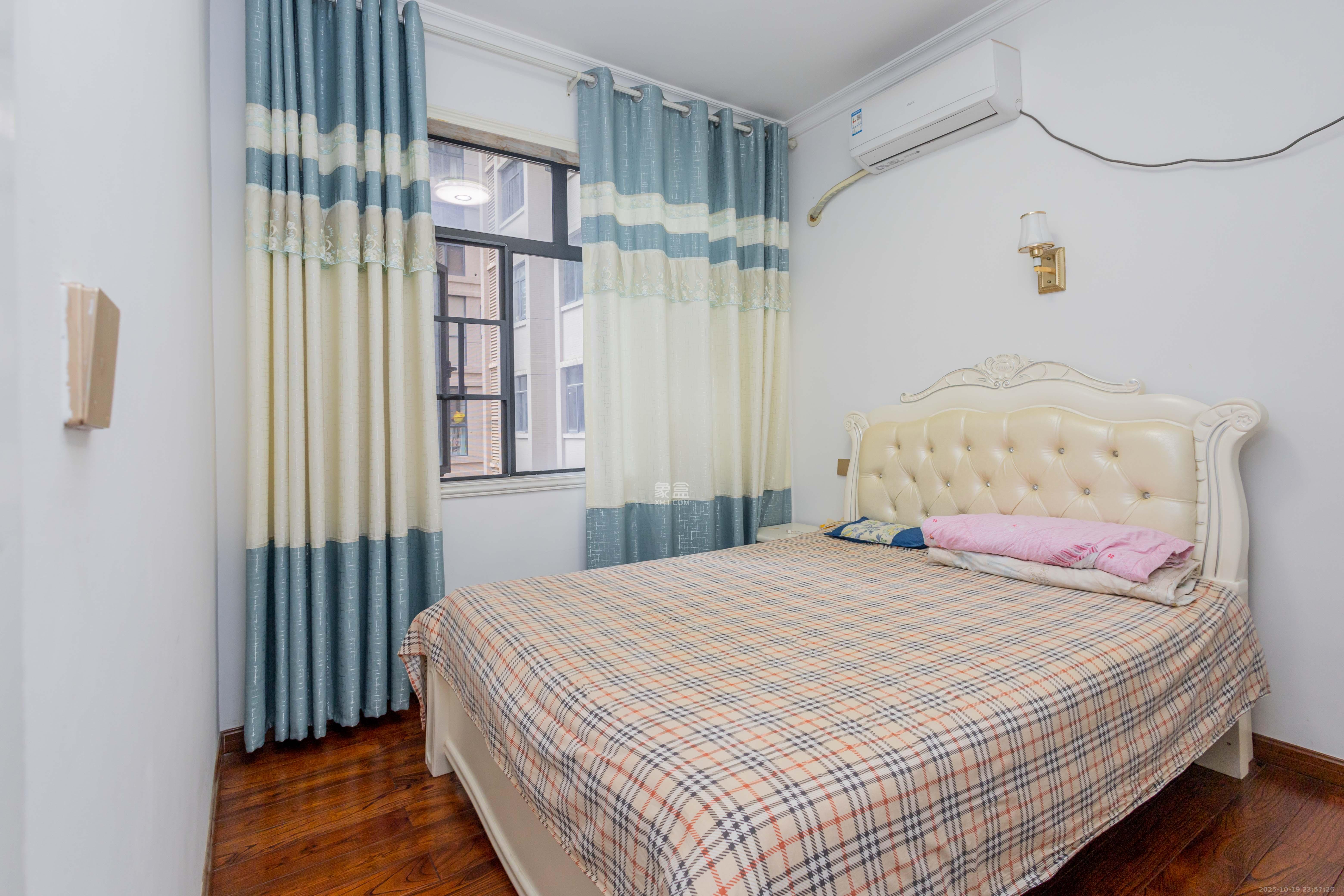 辉煌国际城二期  3室2厅1卫    95.0万卧室