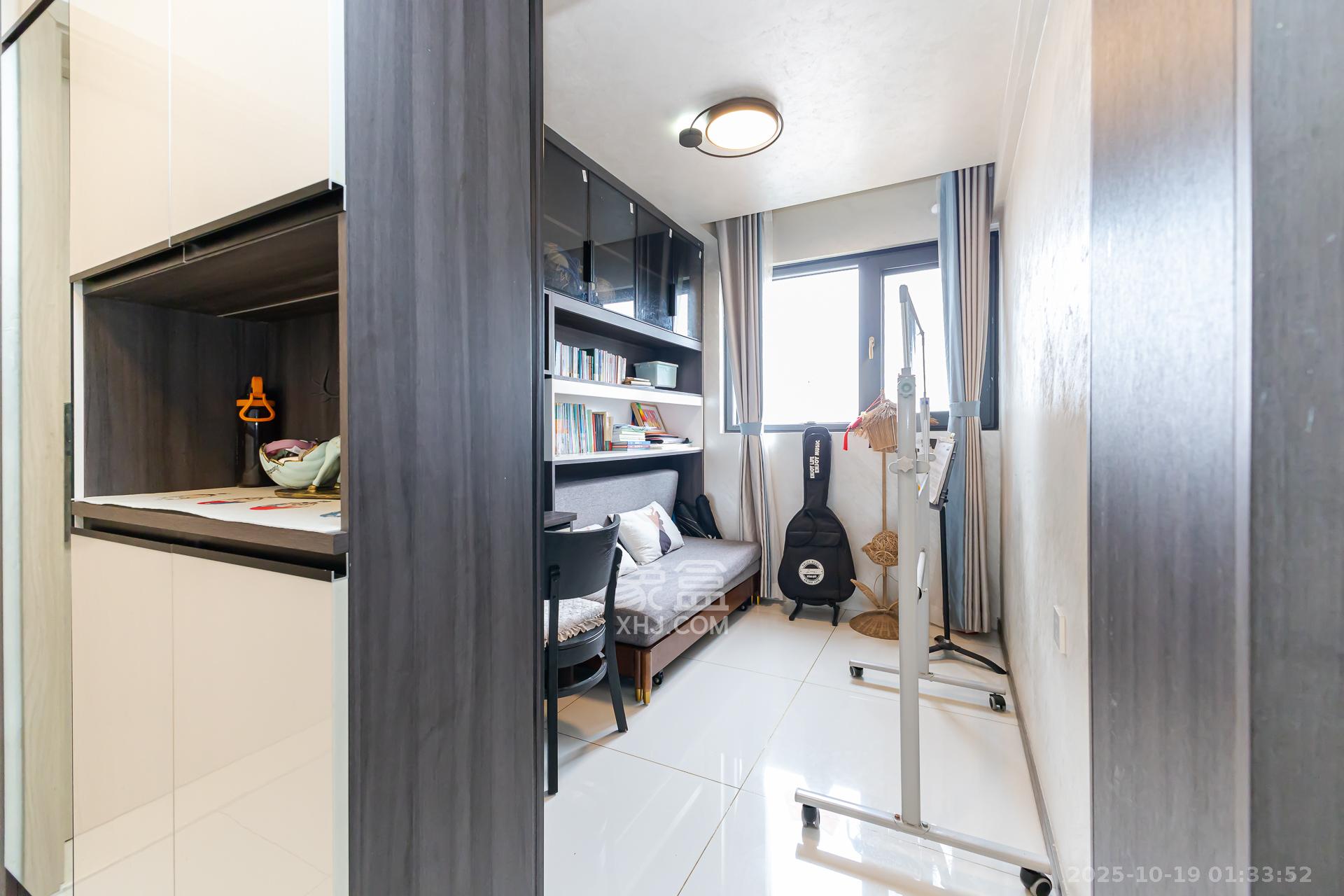 时代倾城五期  4室2厅2卫    110.0万 时代倾城五期  4室2厅2卫    110.0万卧室