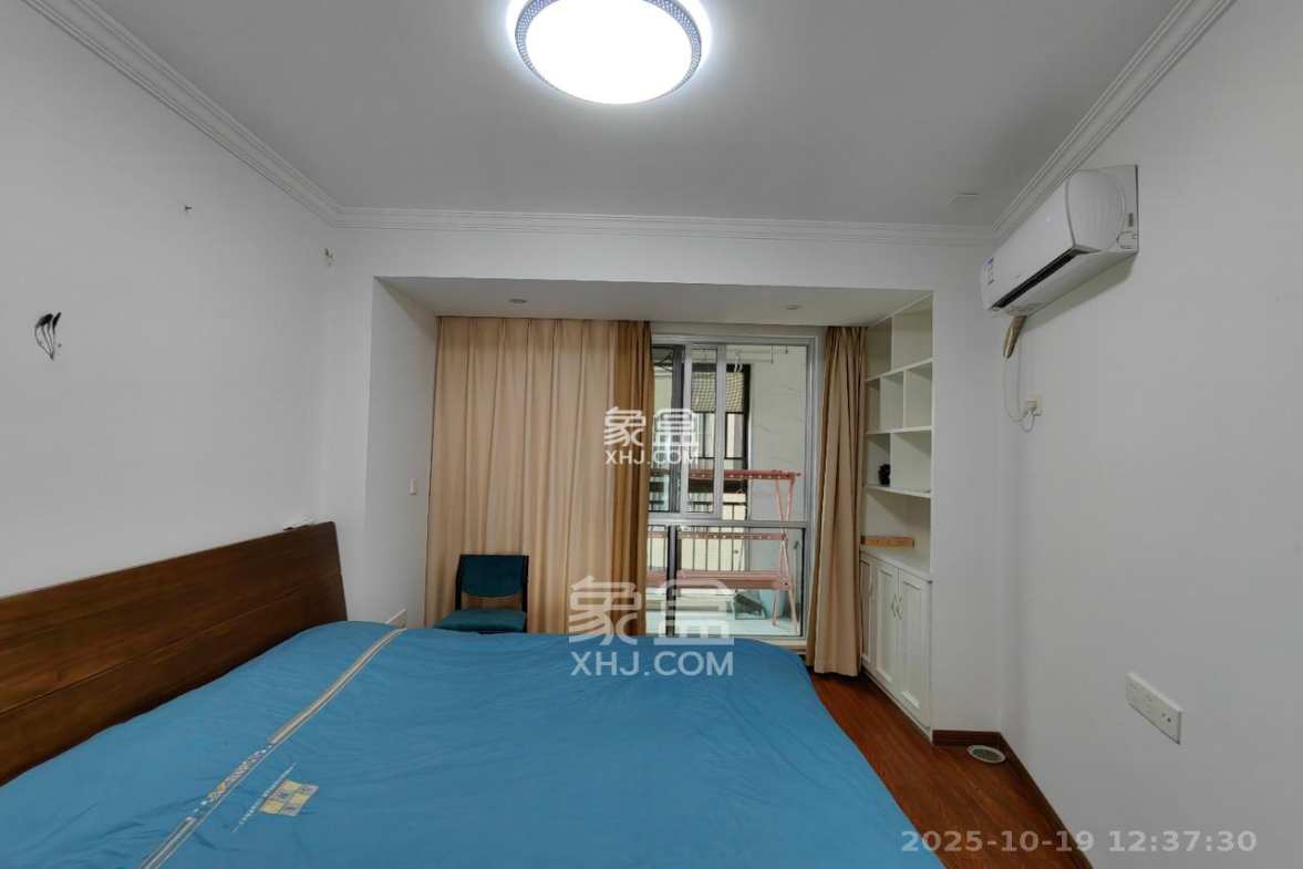 紫鑫御湖湾  4室2厅2卫    2300.0元/月 紫鑫御湖湾  4室2厅2卫    2300.0元/月室内图