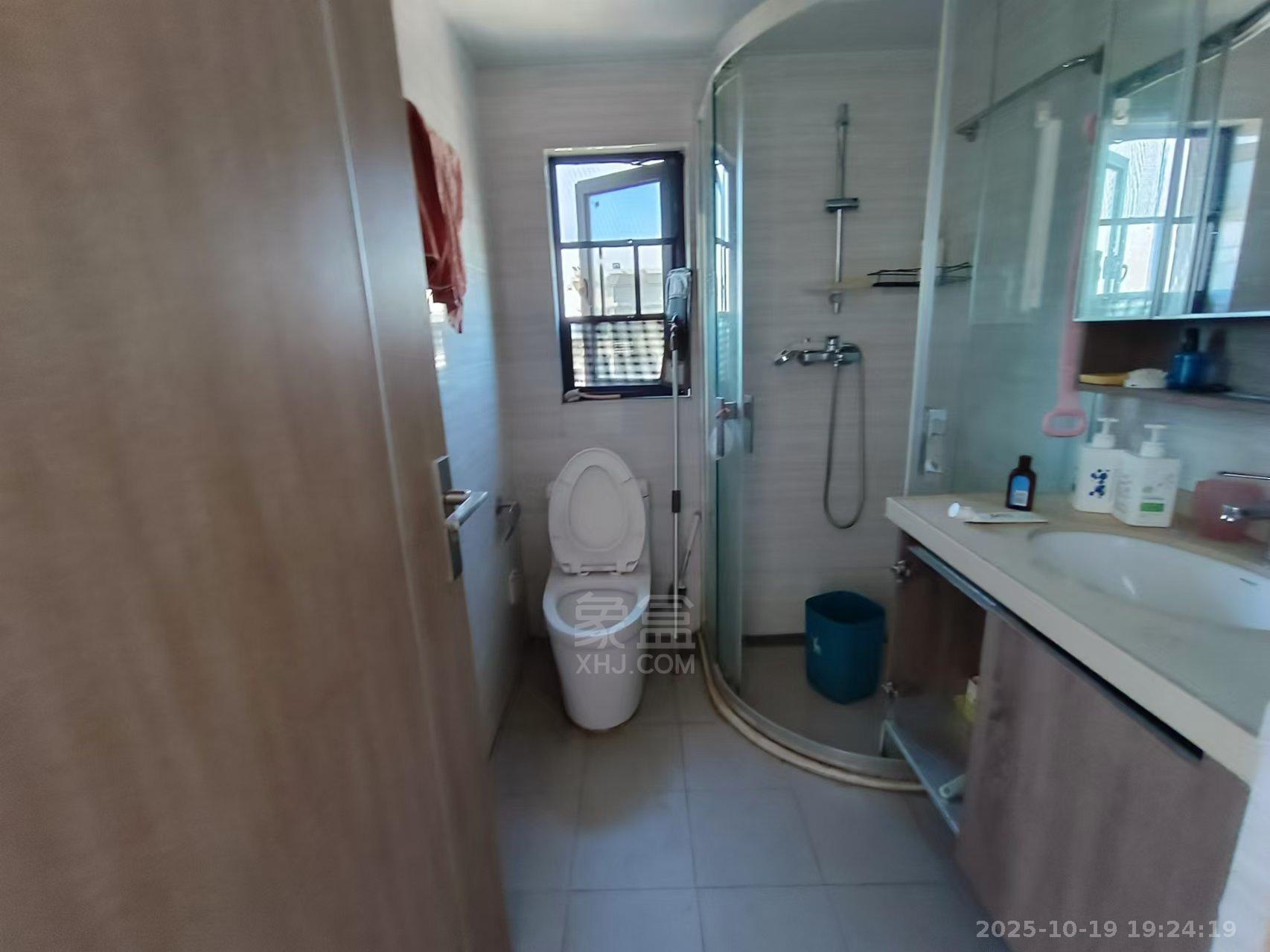 美的翰城 4室2厅2卫 1800.0元/月 美的翰城 4室2厅2卫 1800.0元/月室内图