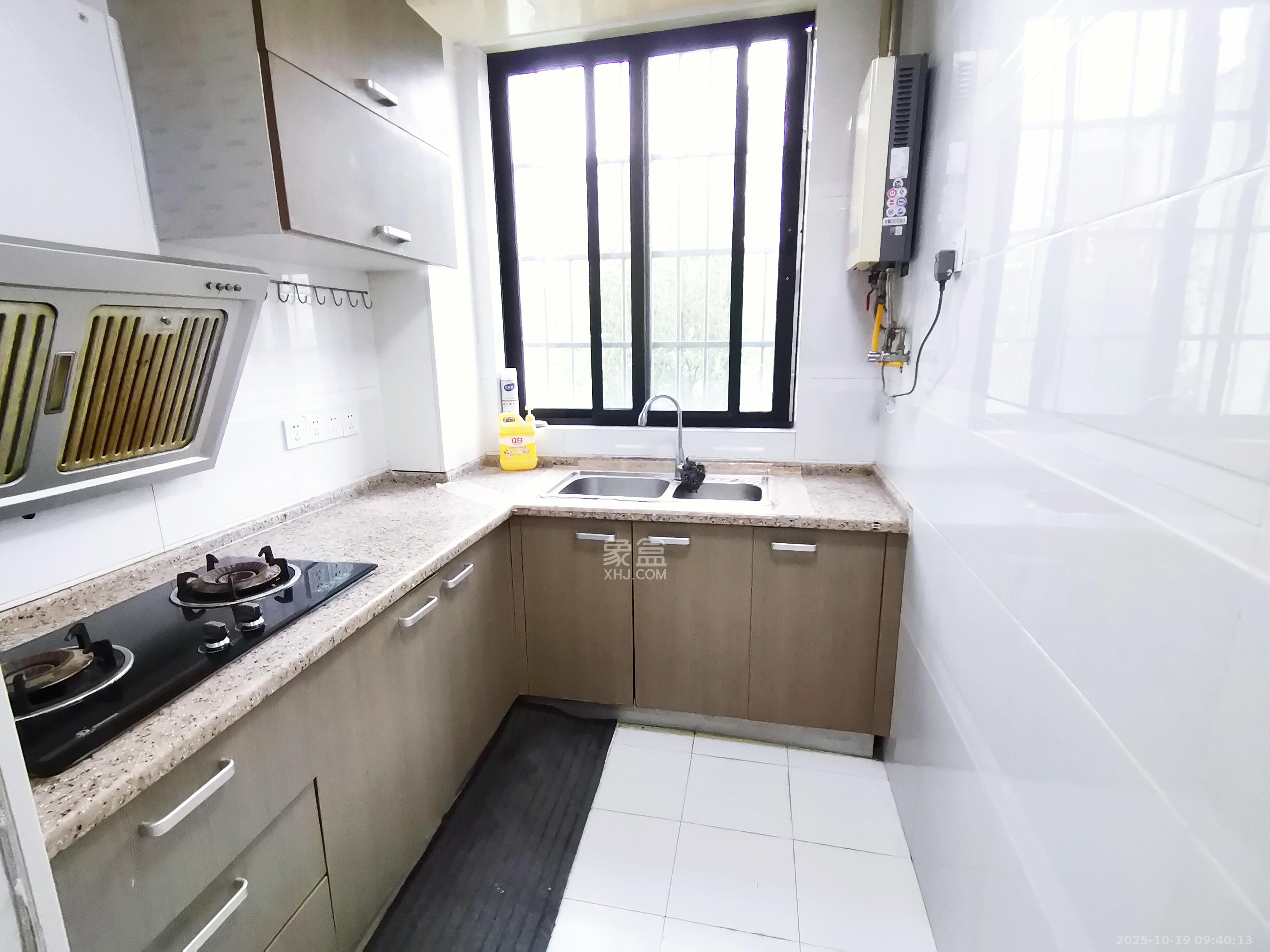 阳光100三期 2室2厅1卫 2200.0元/月 阳光100三期 2室2厅1卫 2200.0元/月室内图