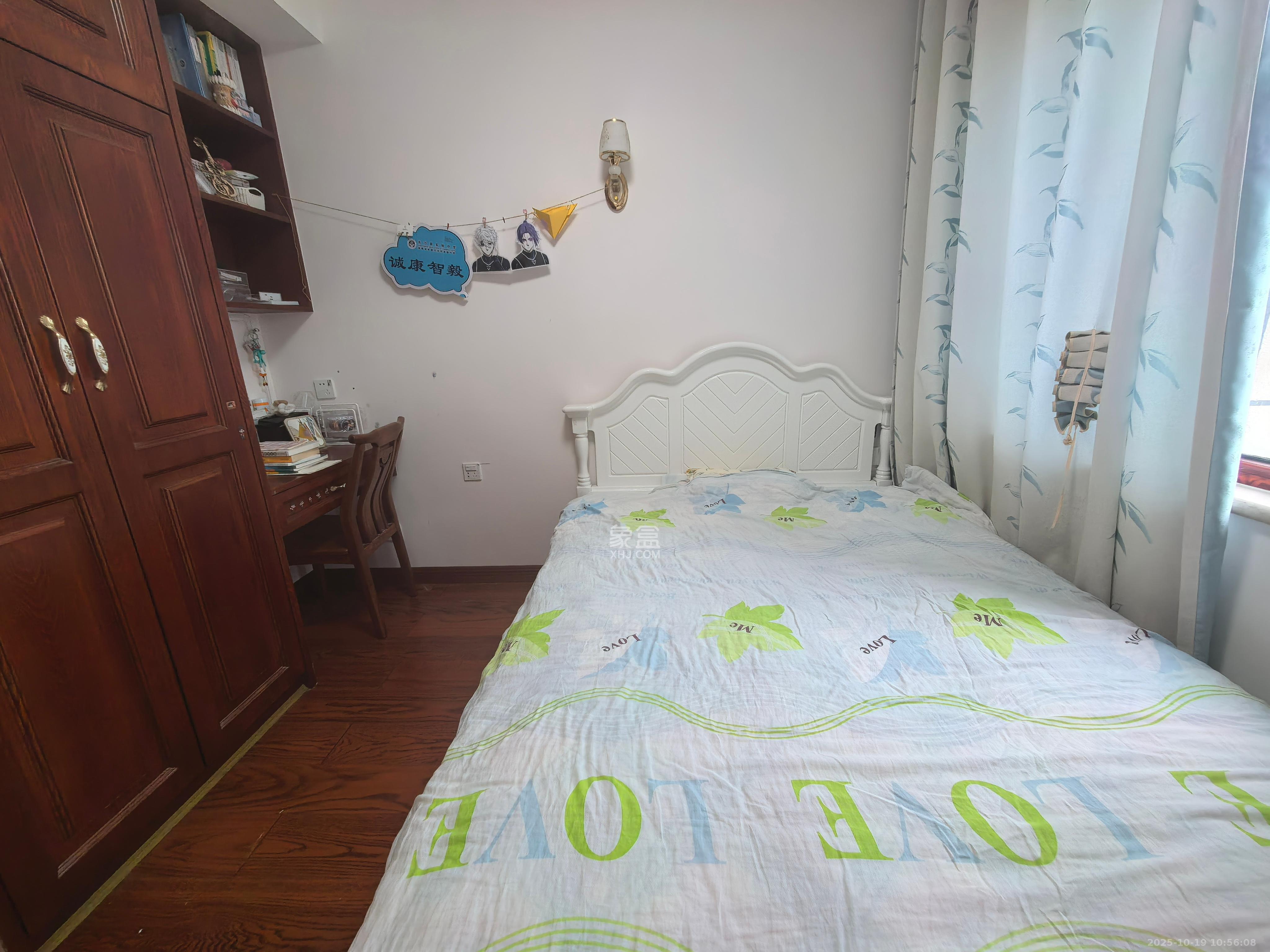 华润置地广场二期  3室2厅1卫    2500.0元/月 华润置地广场二期  3室2厅1卫    2500.0元/月室内图