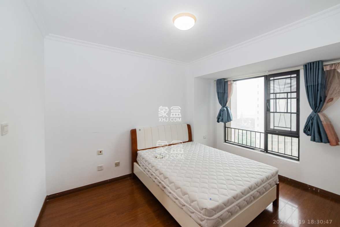 万科城 3室2厅2卫 80.0万 万科城 3室2厅2卫 80.0万卧室