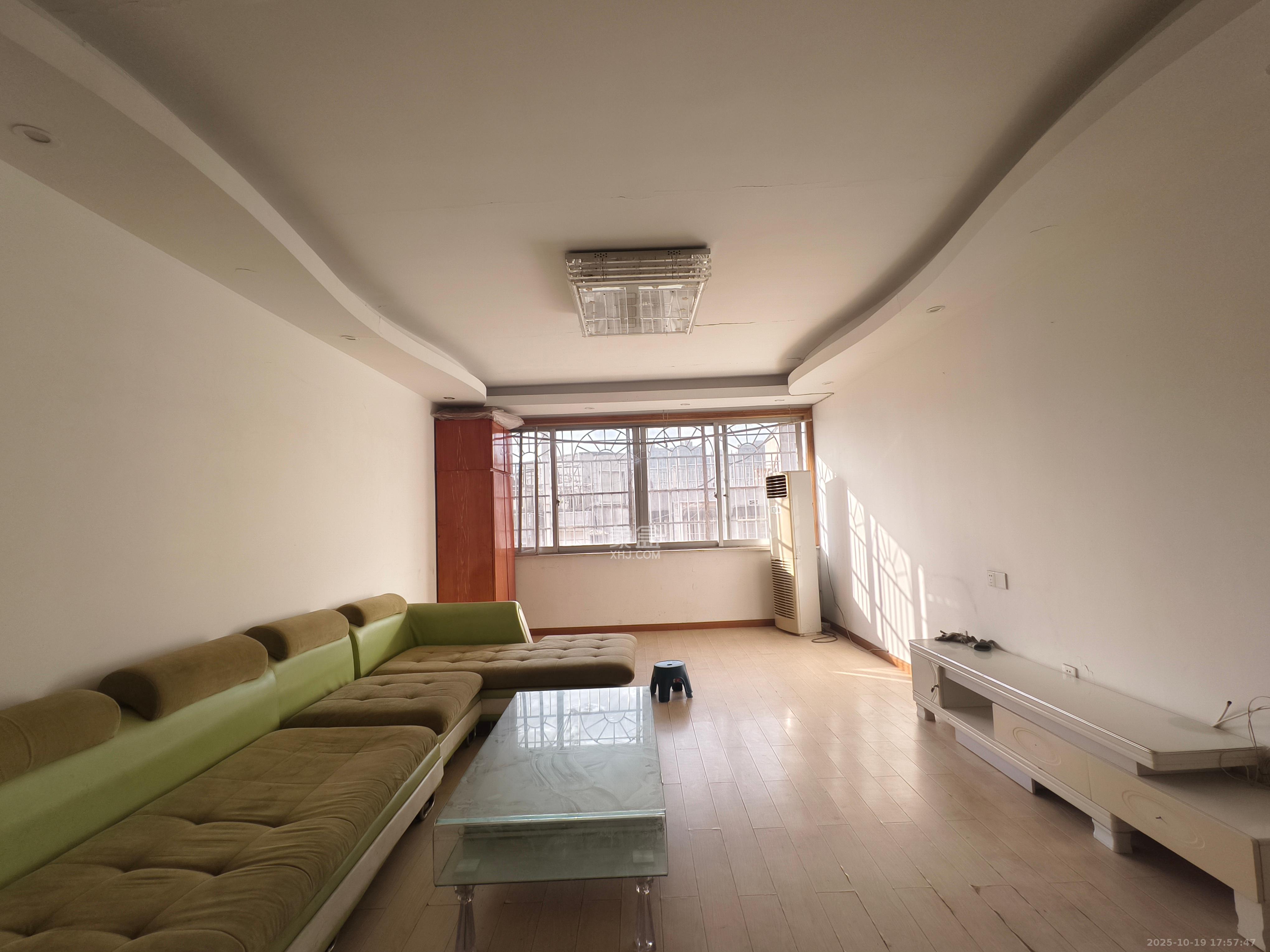 湘银公寓  2室1厅1卫    1300.0元/月 湘银公寓  2室1厅1卫    1300.0元/月