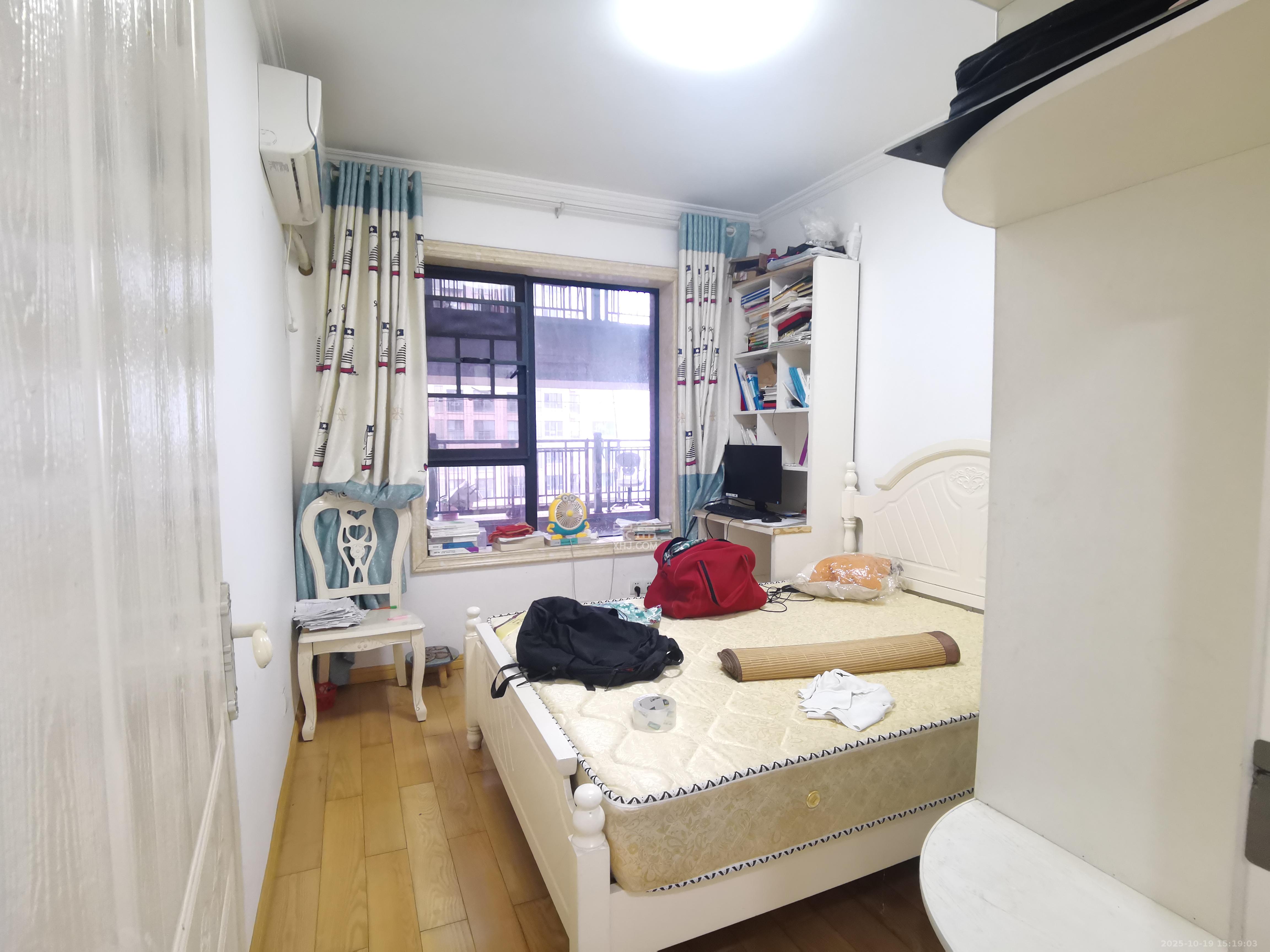 三一街区  3室2厅1卫    2000.0元/月 三一街区  3室2厅1卫    2000.0元/月室内图