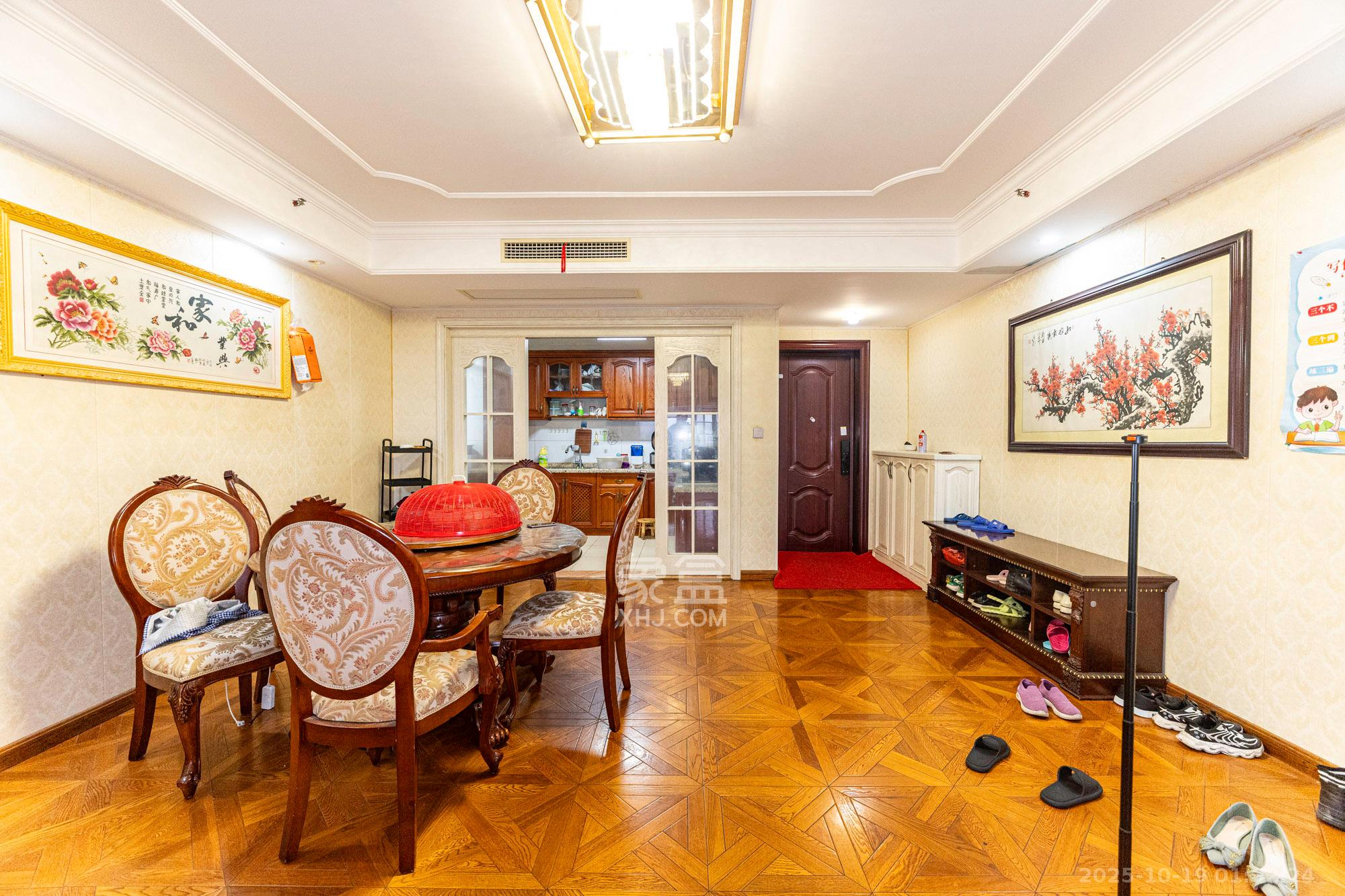 碧桂园威尼斯城  4室2厅2卫    135.0万 碧桂园威尼斯城  4室2厅2卫    135.0万客厅