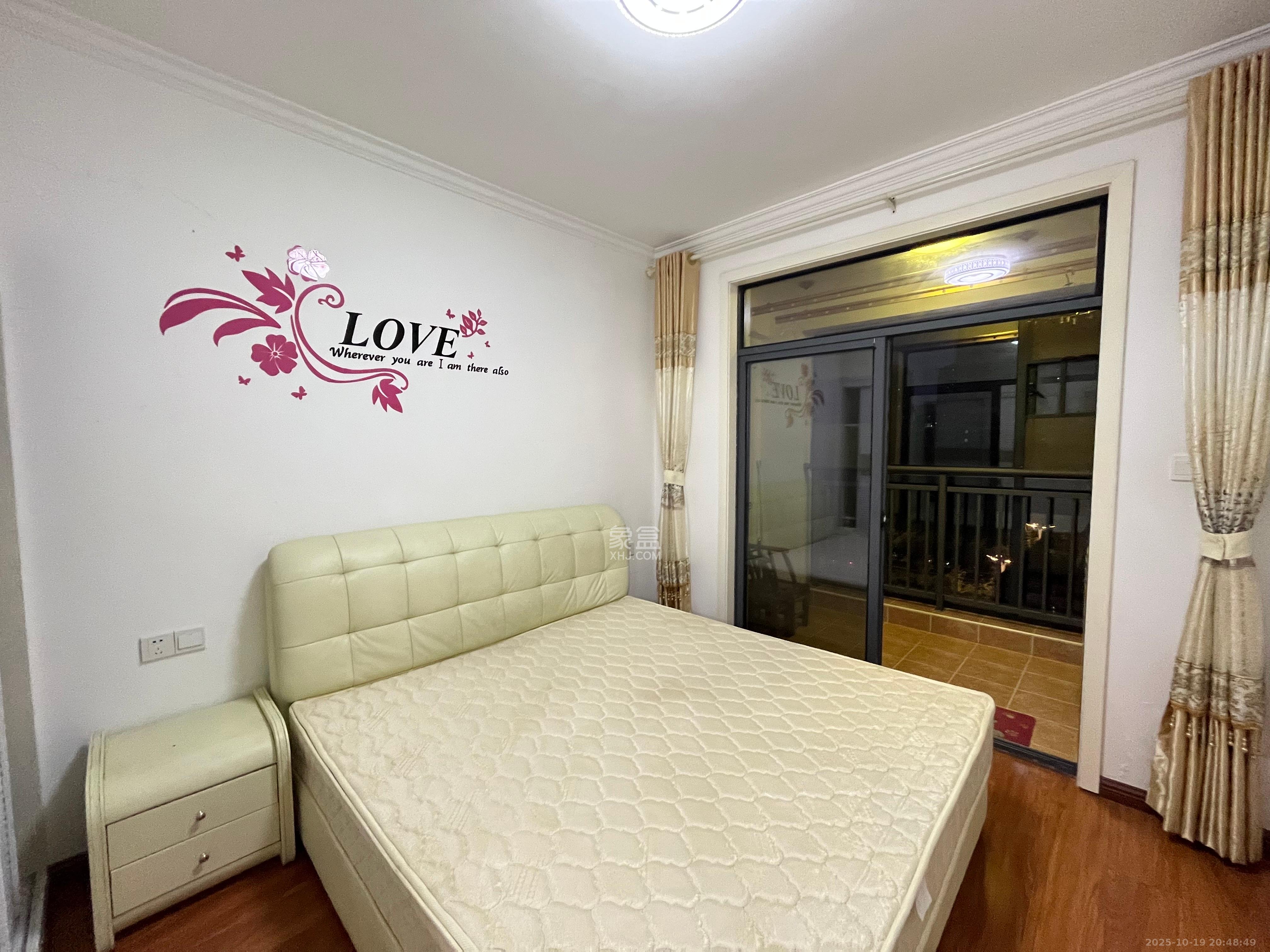 荣盛花语馨苑  1室2厅1卫    2500.0元/月室内图