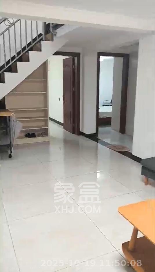 学府星城 6室1厅2卫 3120.0元/月 学府星城 6室1厅2卫 3120.0元/月室内图