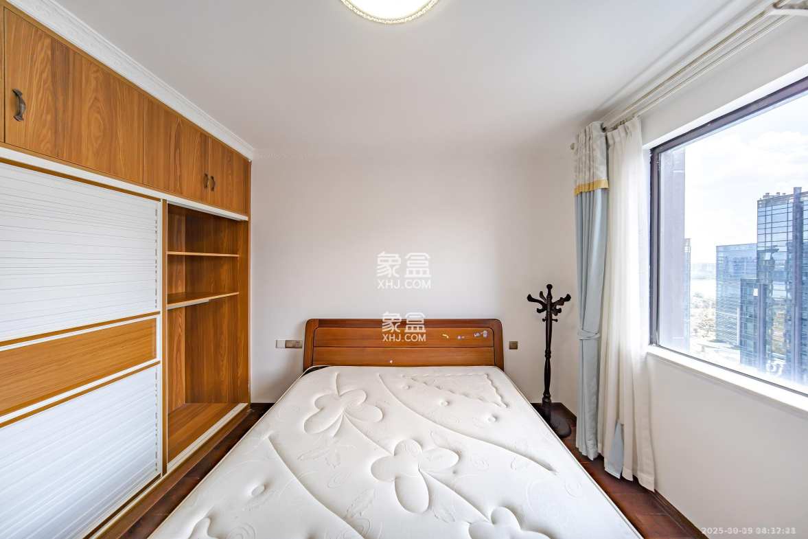 奥克斯滨仕花园(奥克斯洋湖广场/奥克斯中心) 3室2厅1卫 2800.0元/月 奥克斯滨仕花园(奥克斯洋湖广场/奥克斯中心) 3室2厅1卫 2800.0元/月室内图