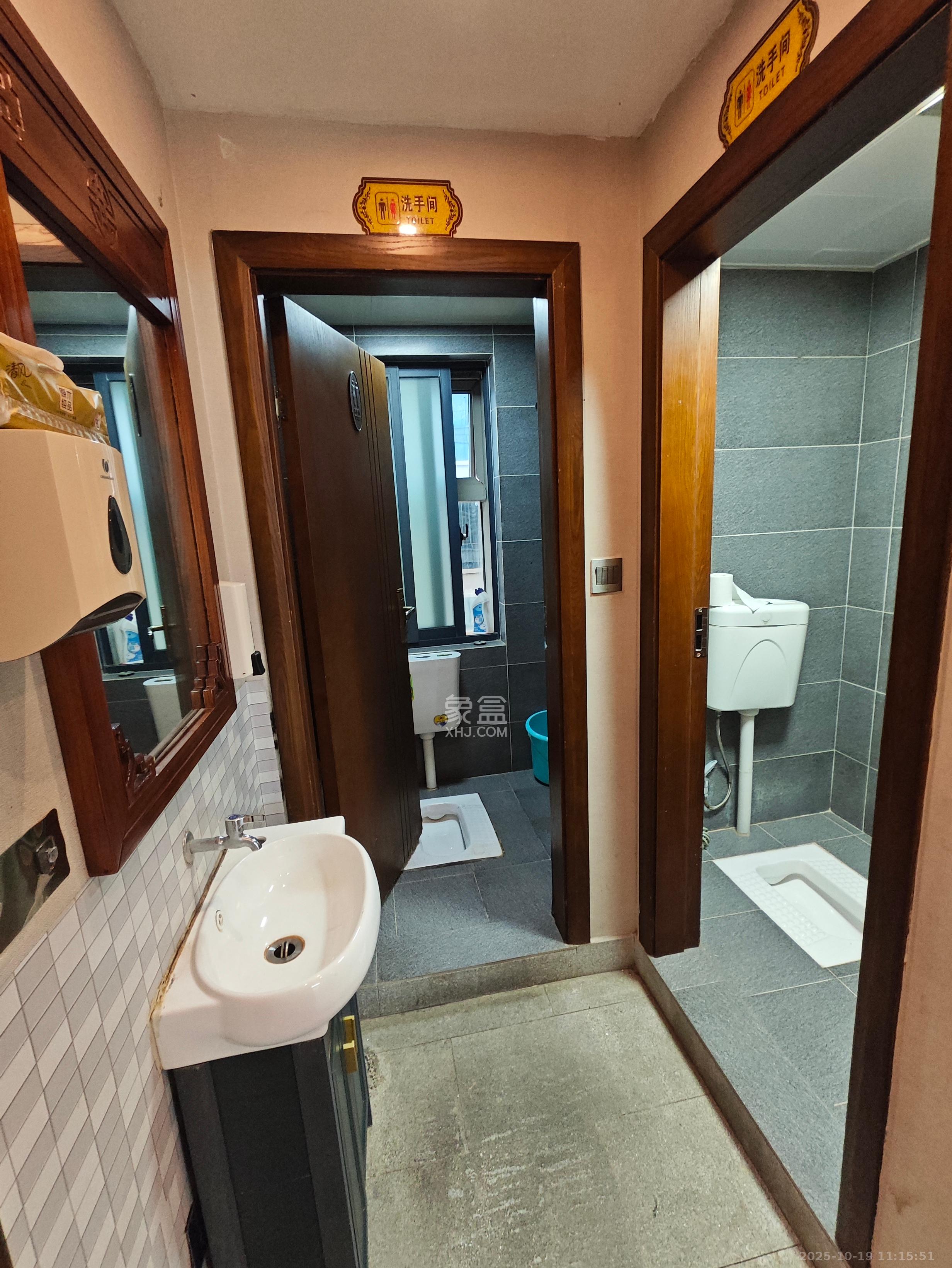 奥克斯广场  4室2厅2卫    3500.0元/月 奥克斯广场  4室2厅2卫    3500.0元/月室内图