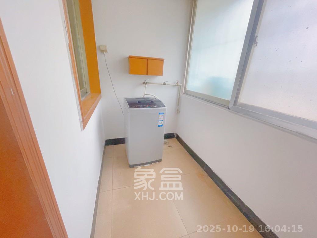 天龙花园  1室1厅1卫    2700.0元/月室内图