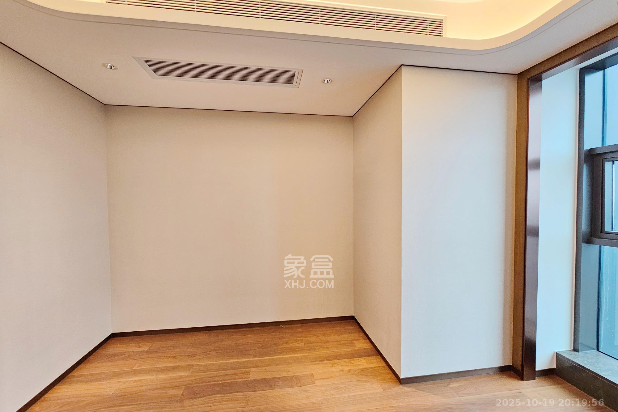 运达中央广场三期  4室2厅3卫    517.0万 运达中央广场三期  4室2厅3卫    517.0万卧室