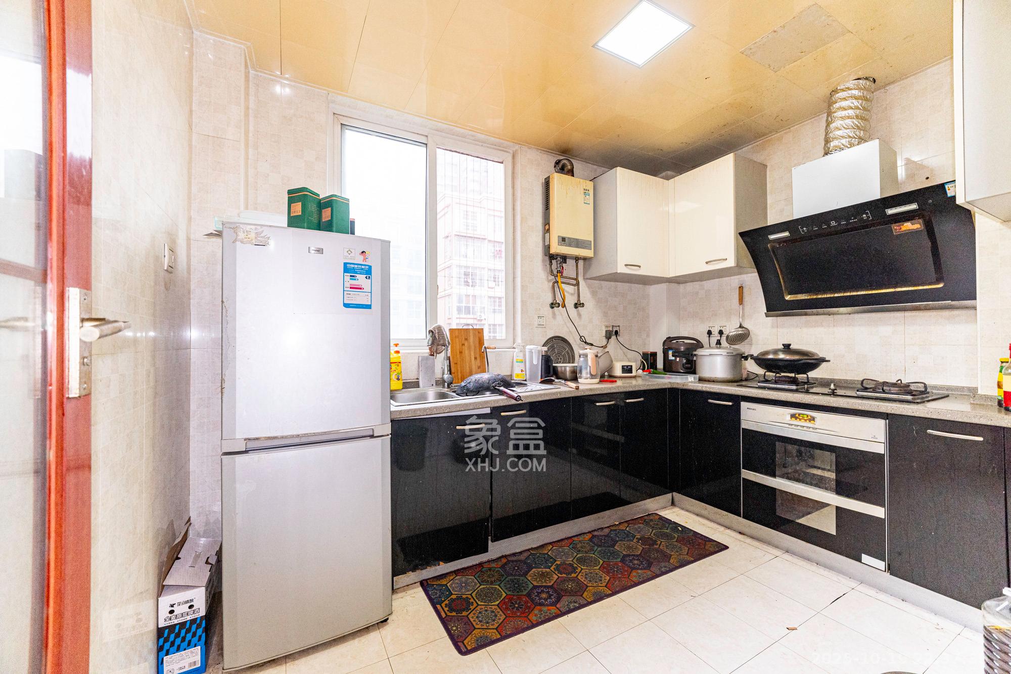 彩都公寓  3室2厅2卫    78.8万厨房