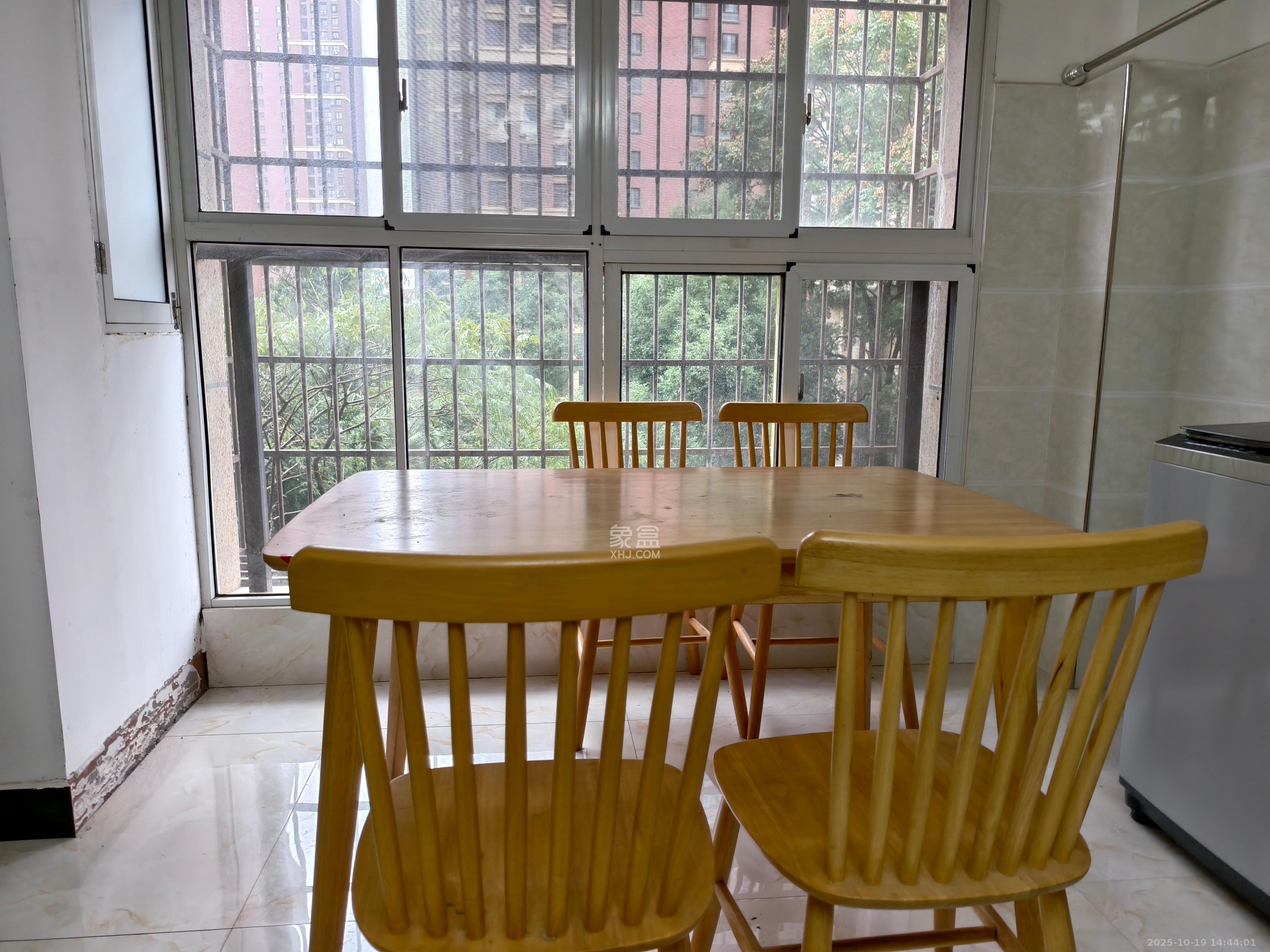 新城国际花都 3室2厅1卫 1400.0元/月 新城国际花都 3室2厅1卫 1400.0元/月室内图