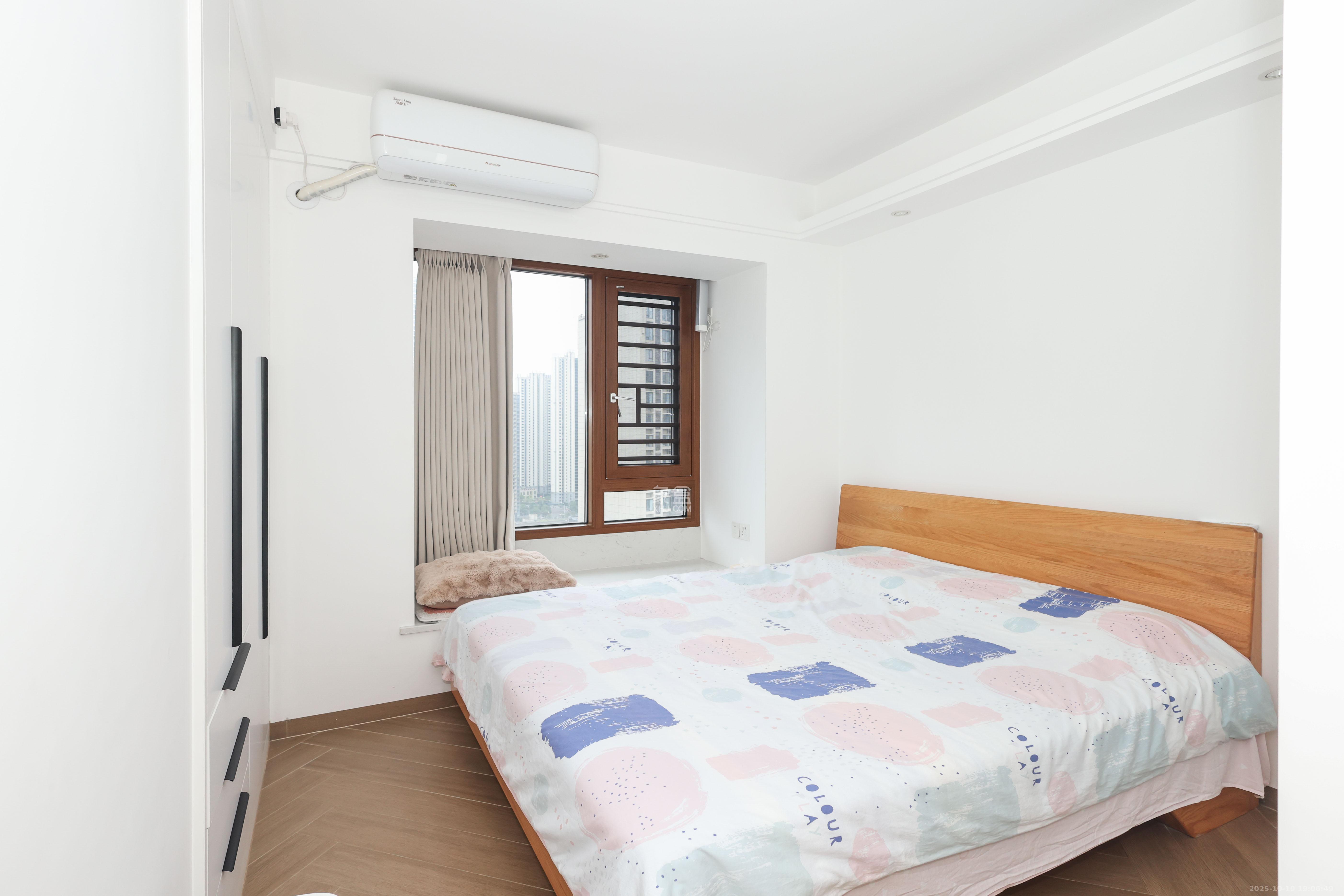 中国铁建梅溪青秀三期  3室2厅2卫    188.0万卧室