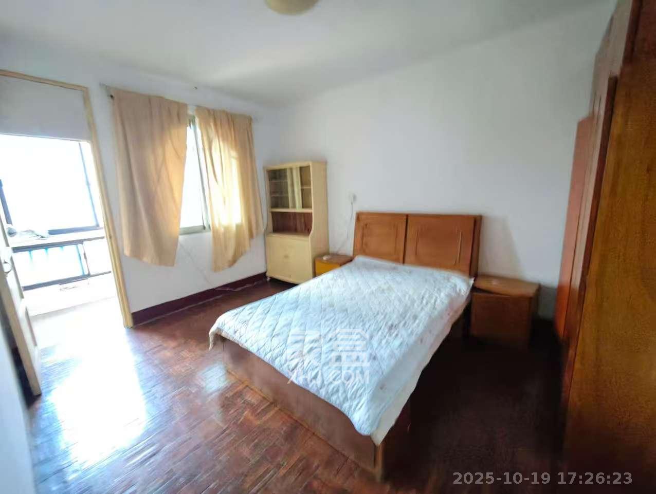 便河边散盘  3室1厅1卫    2300.0元/月室内图