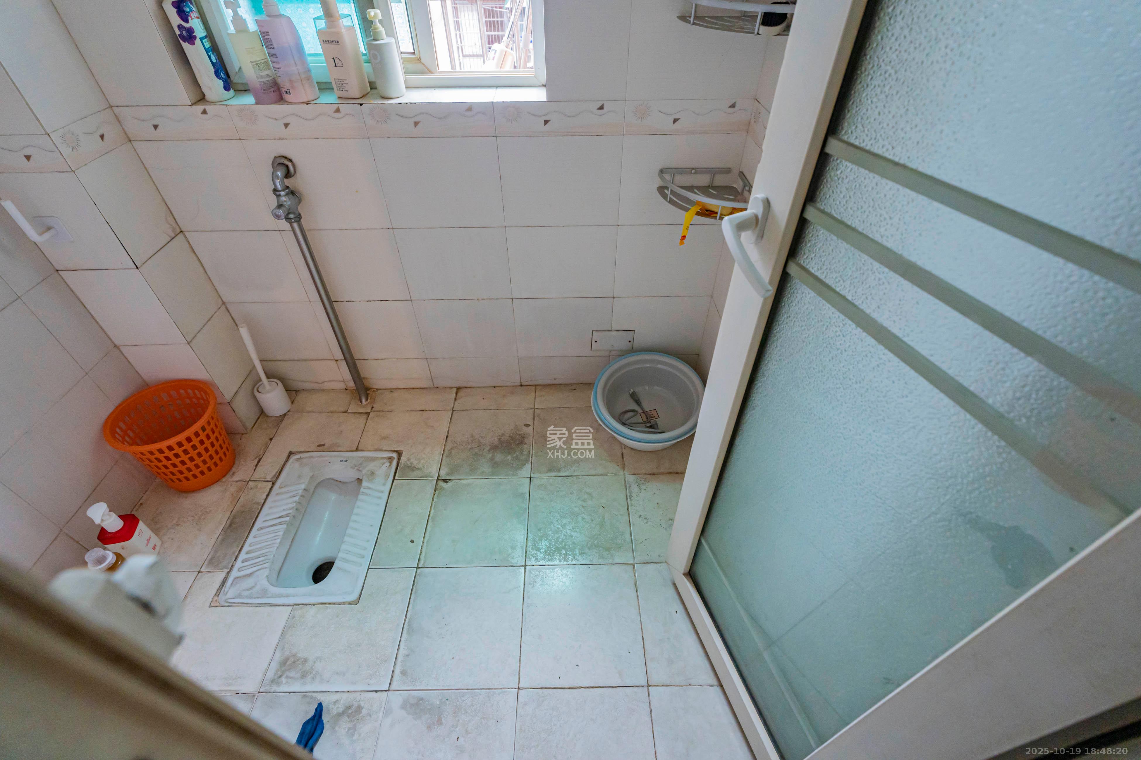 金地园  2室2厅1卫    49.8万卫生间