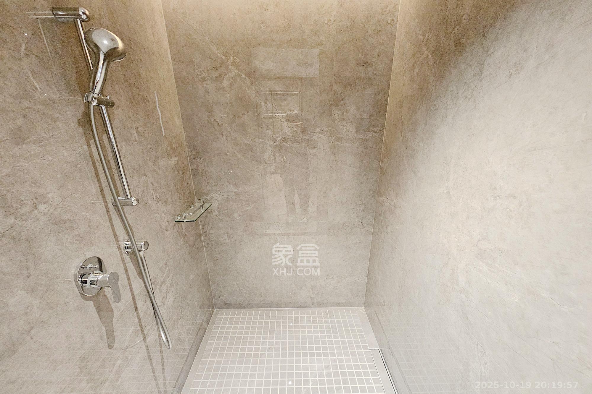 运达中央广场三期  4室2厅3卫    517.0万 运达中央广场三期  4室2厅3卫    517.0万其他