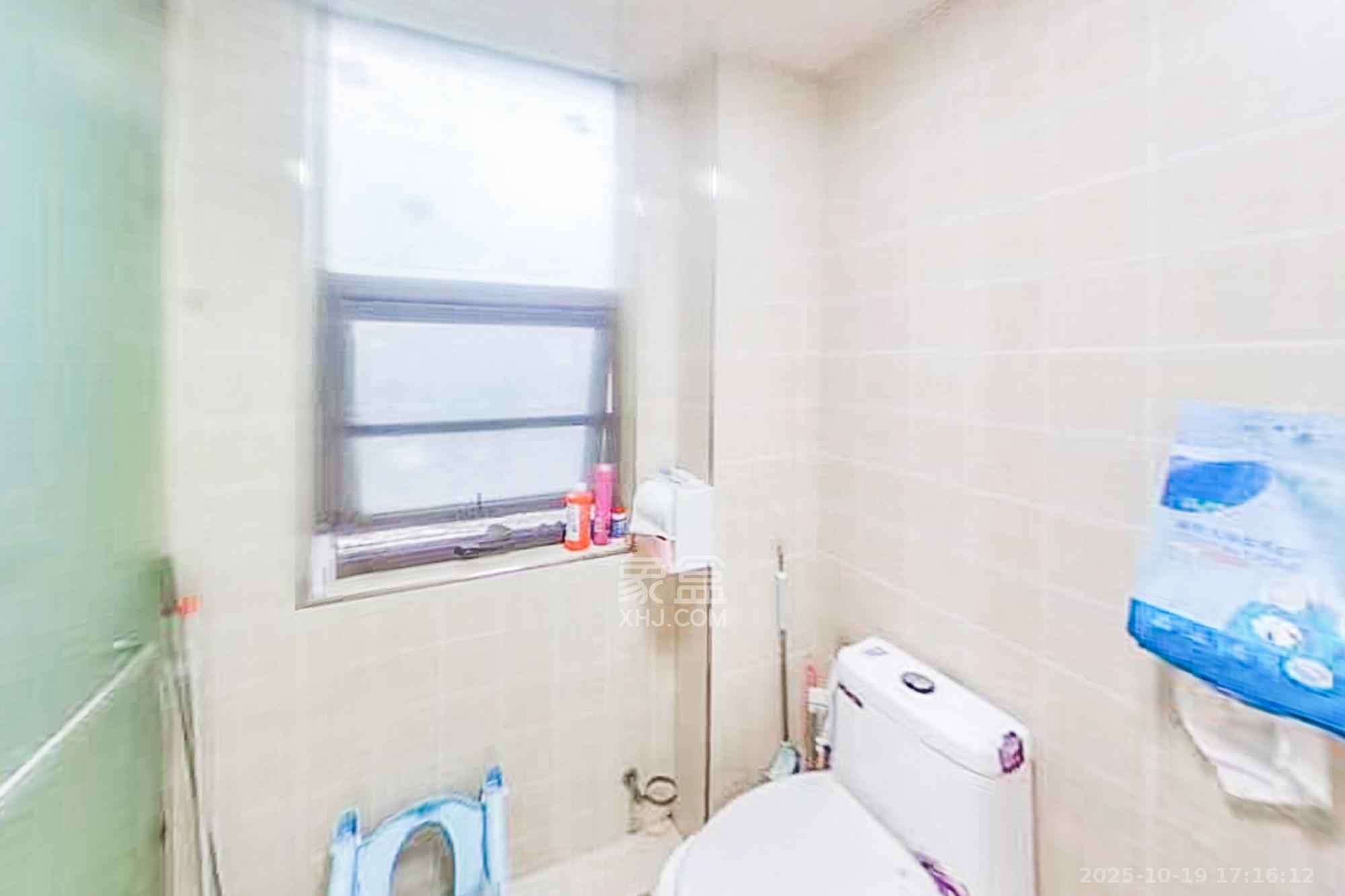 阳光丽城一期  4室2厅2卫    166.0万卫生间