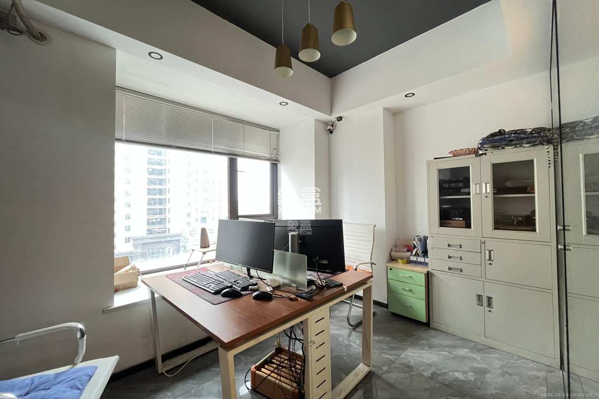 金科天悦(金科美邻汇) 5室1厅1卫 5200.0元/月 金科天悦(金科美邻汇) 5室1厅1卫 5200.0元/月室内图